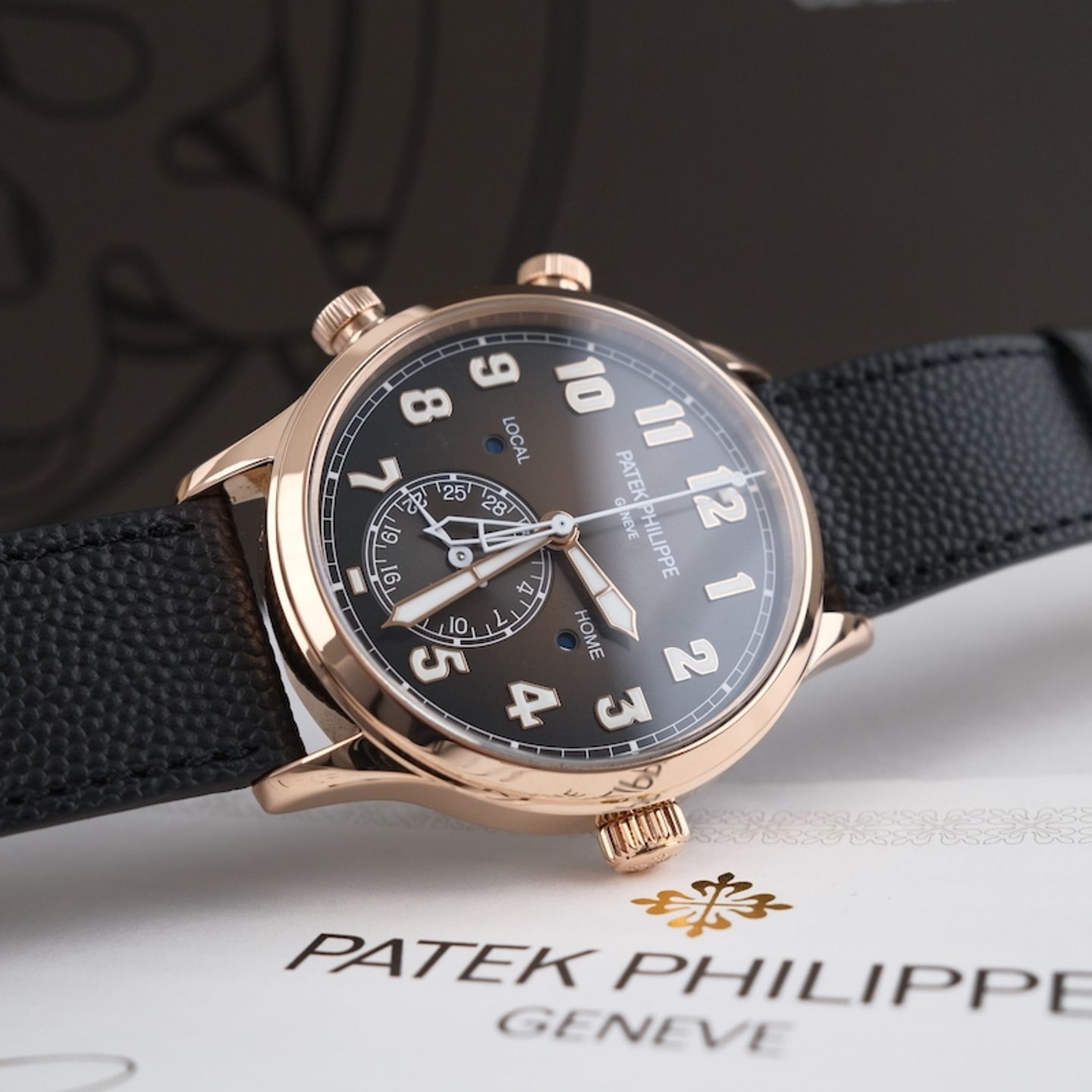 Patek Philippe Calatrava 5524R-001 - (2/8)