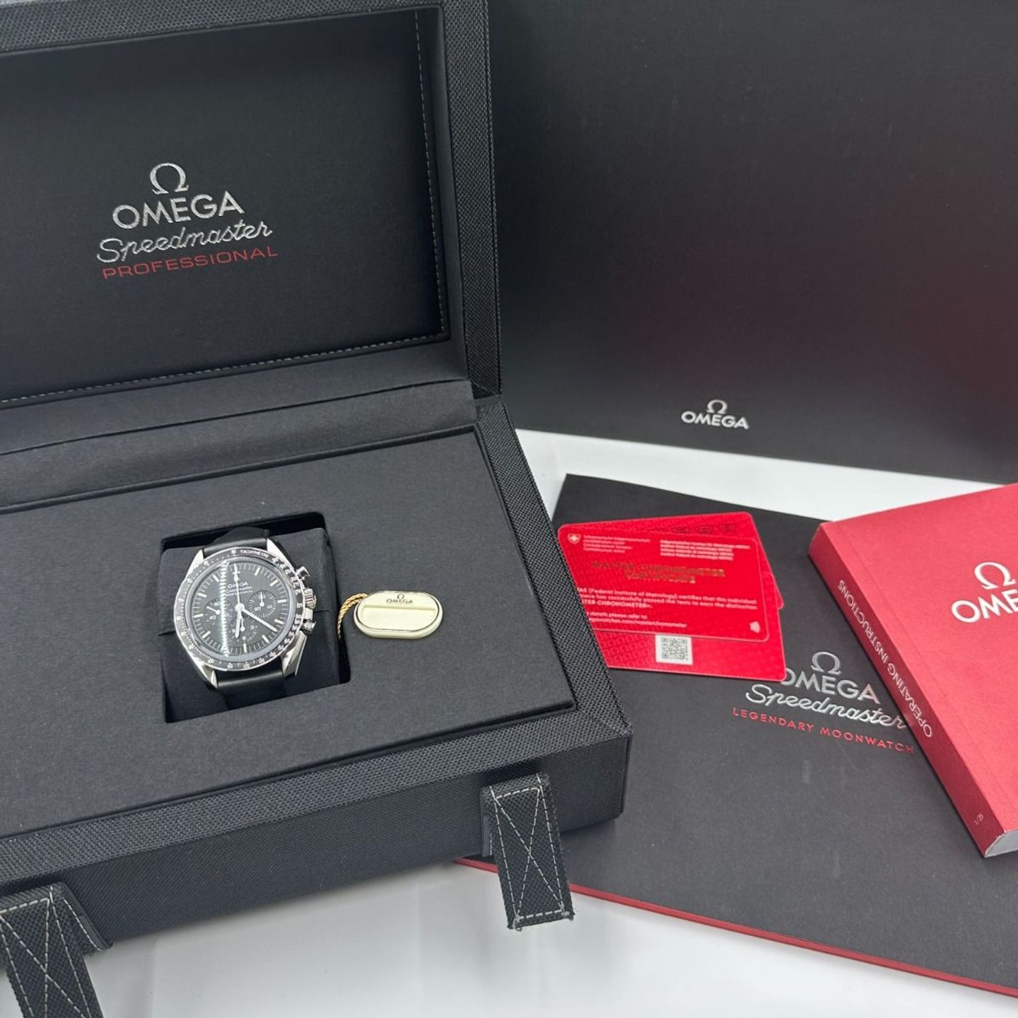 Omega Speedmaster Professional Moonwatch 310.32.42.50.01.002 (2024) - Zwart wijzerplaat 42mm Staal (2/8)