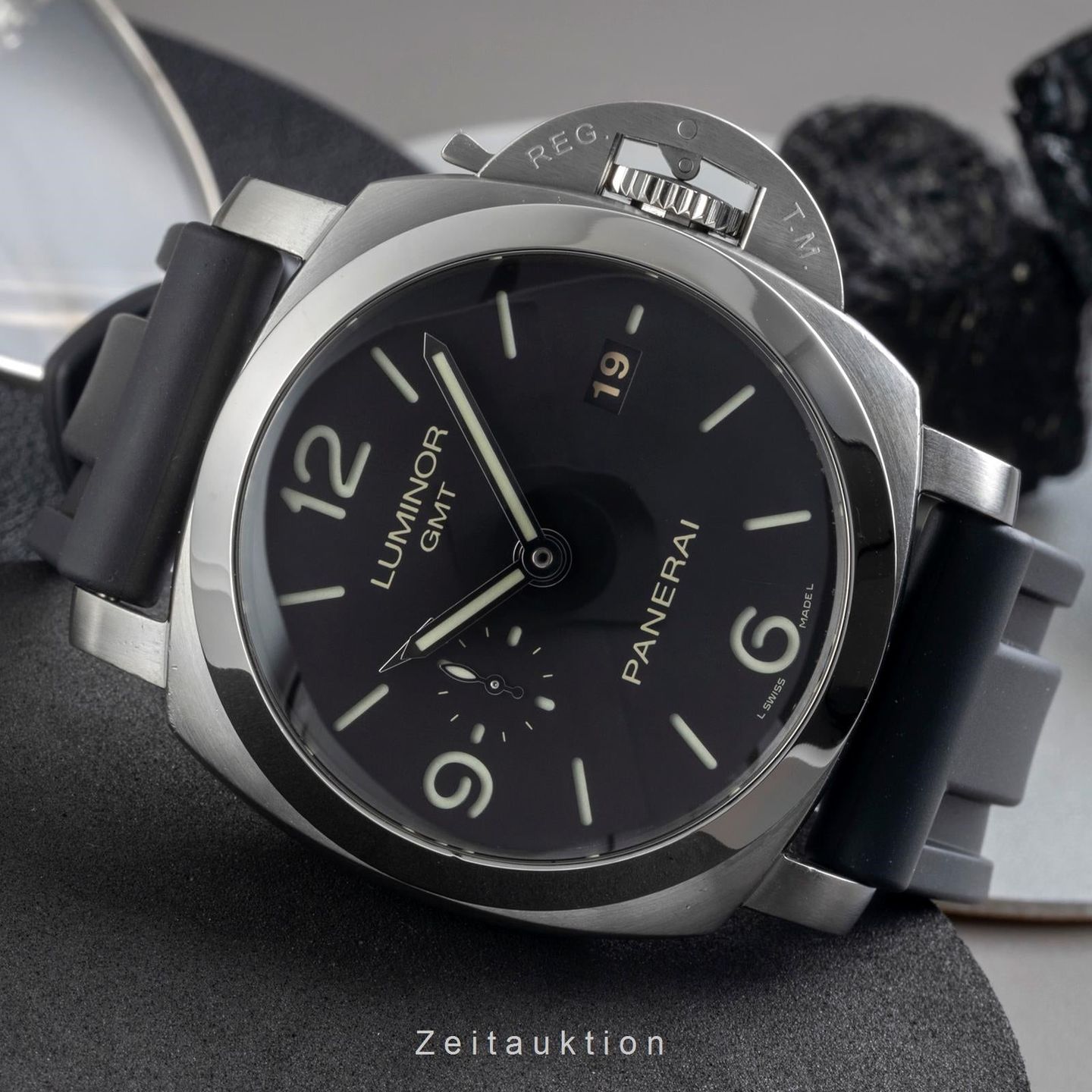 Panerai Luminor 1950 3 Days GMT Automatic PAM00320 - (2/8)
