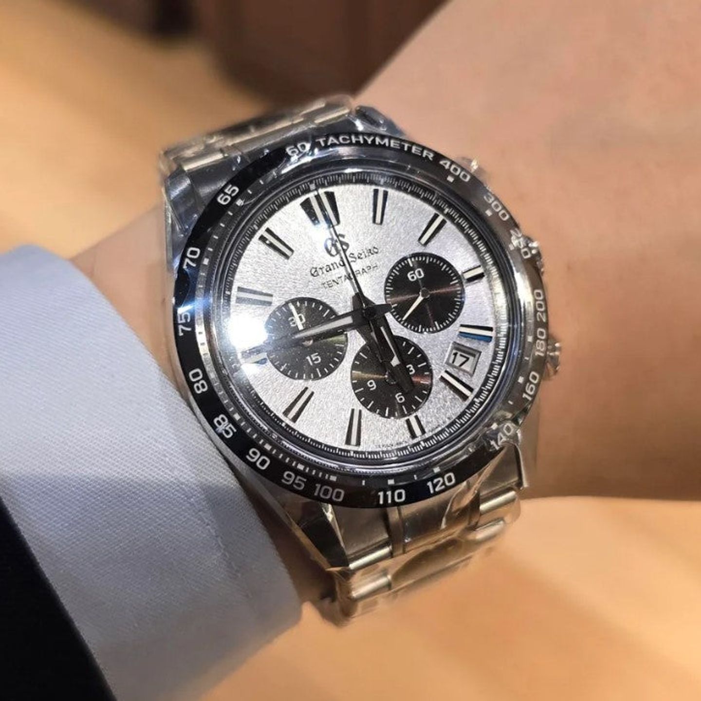 Grand Seiko Evolution 9 Collection SLGC007 (2025) - Silver dial 43 mm Titanium case (1/1)