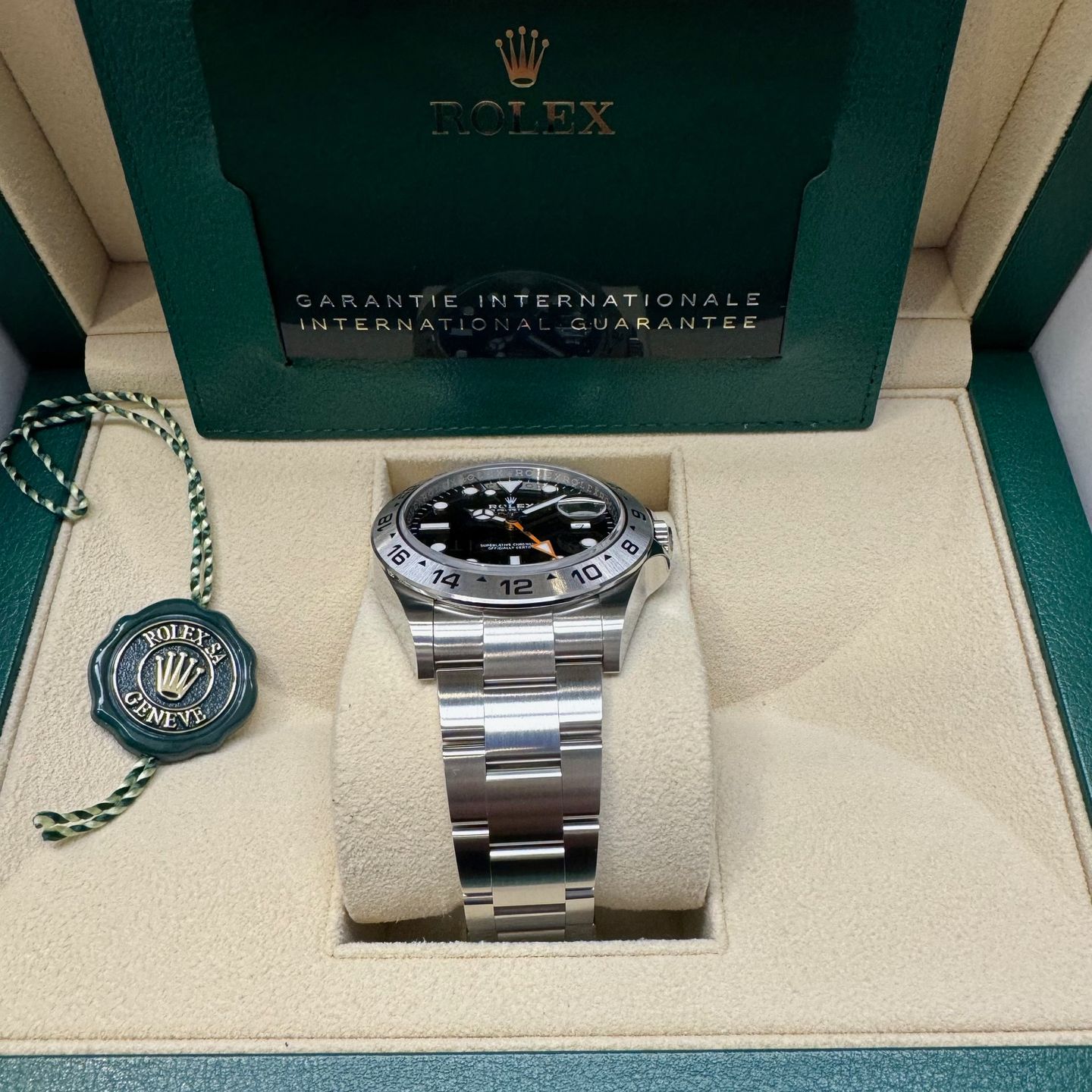 Rolex Explorer II 226570 (2024) - 42 mm Steel case (5/6)