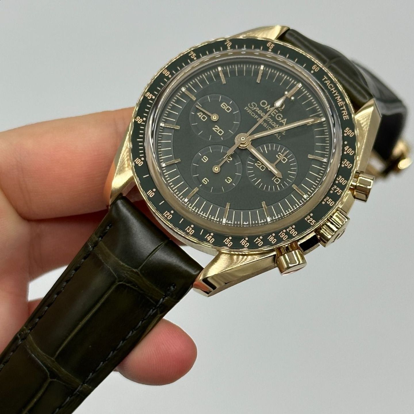 Omega Speedmaster Professional Moonwatch 310.63.42.50.10.001 (2024) - Groen wijzerplaat 42mm Geelgoud (5/6)