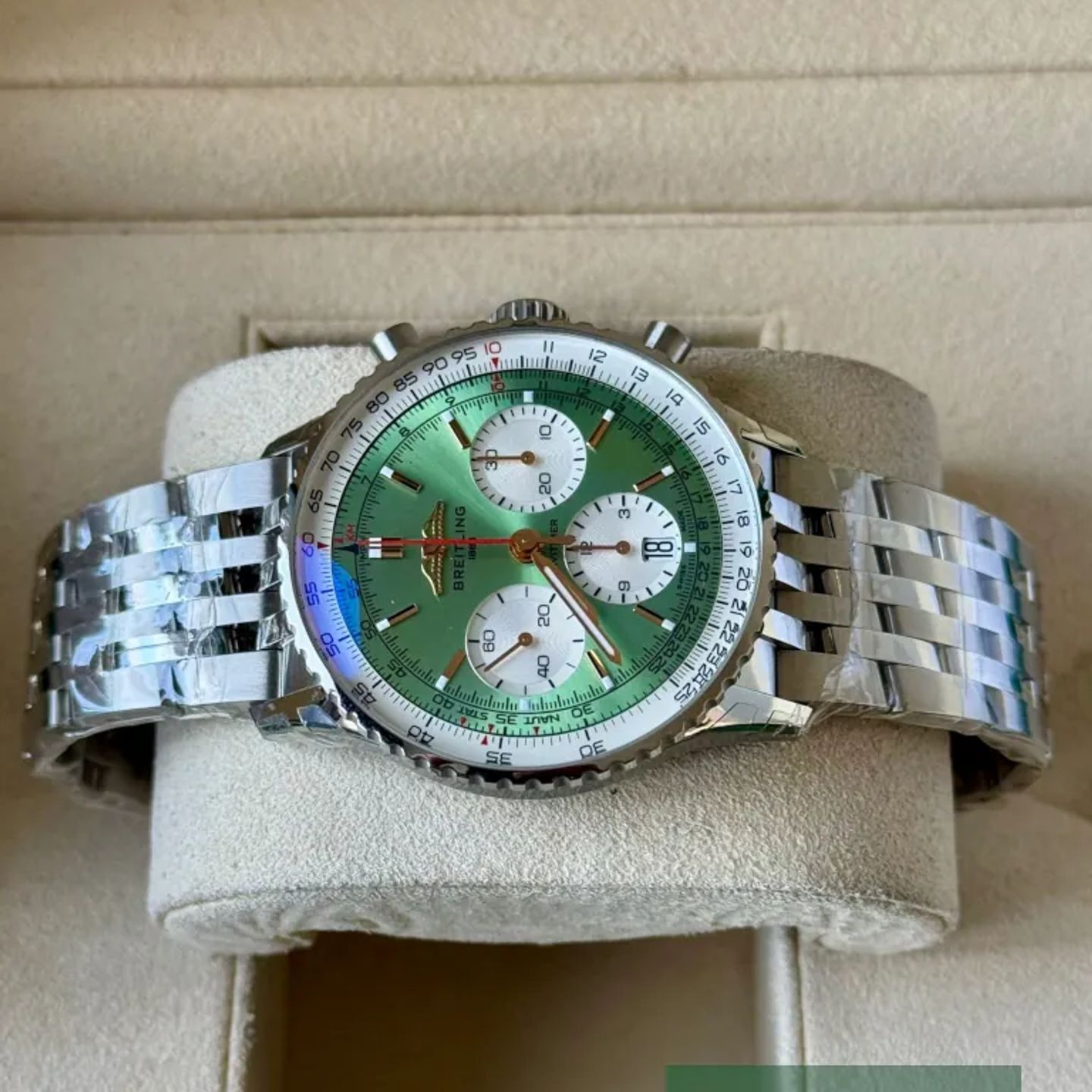 Breitling Navitimer AB0139211L1A1 (2026) - Green dial 41 mm Steel case (5/7)