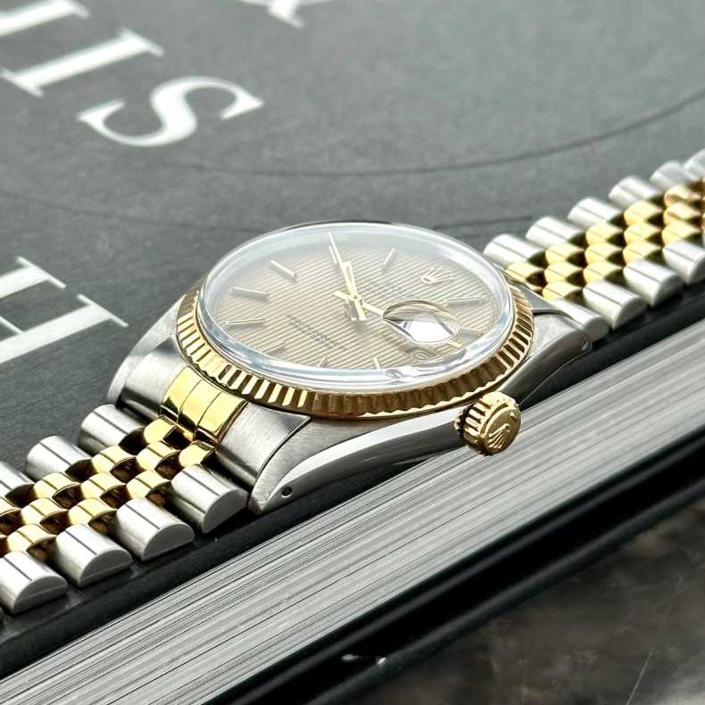 Rolex Datejust 36 16013 (1982) - Gold dial 36 mm Gold/Steel case (6/8)