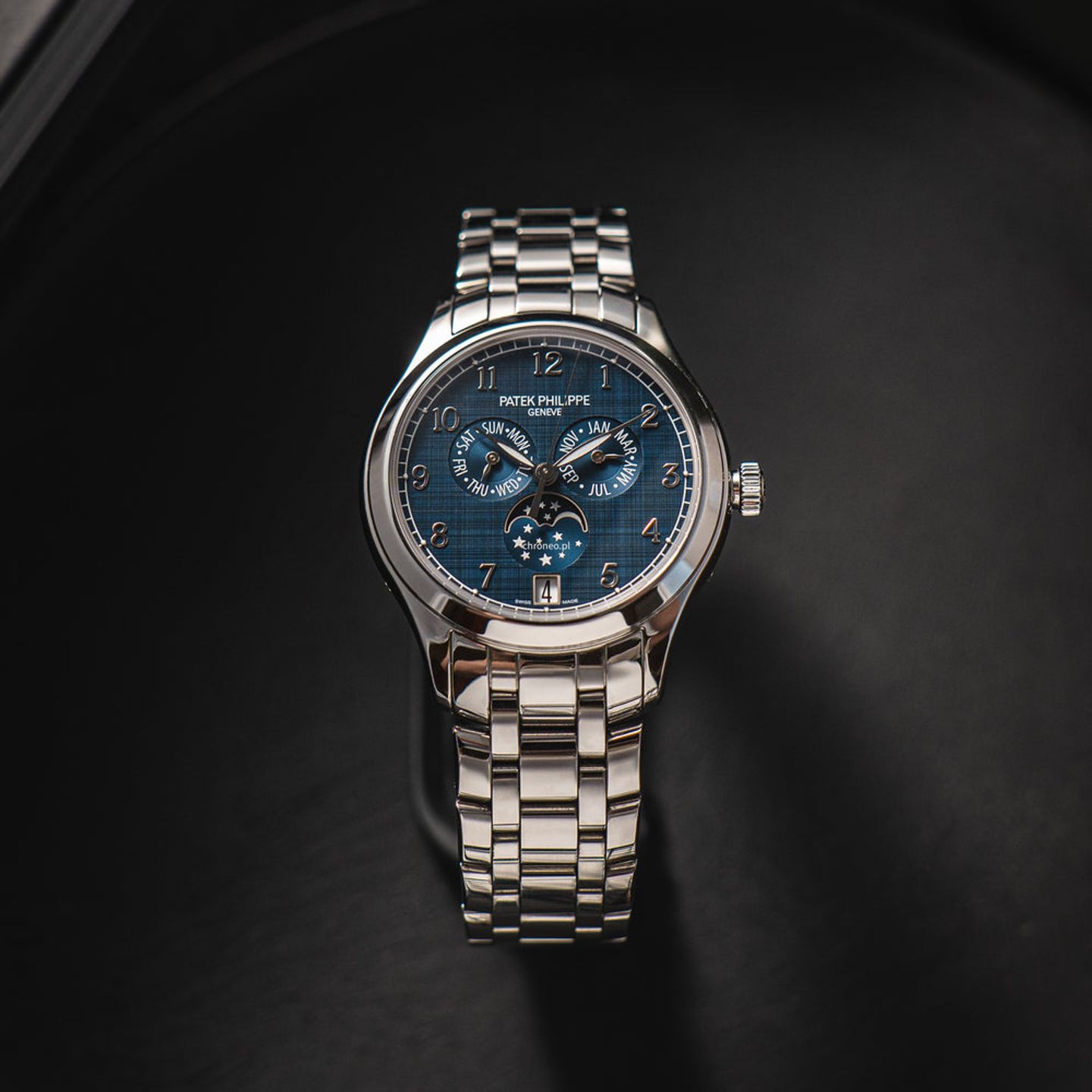 Patek Philippe Annual Calendar 4947/1A-001 (2022) - Blue dial 38 mm Steel case (1/8)