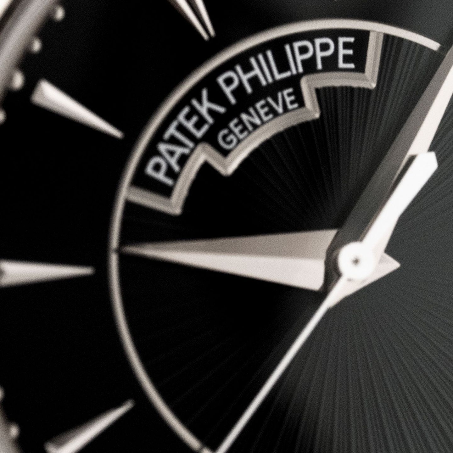 Patek Philippe Calatrava 5153G-001 (2013) - Black dial 38 mm White Gold case (3/7)