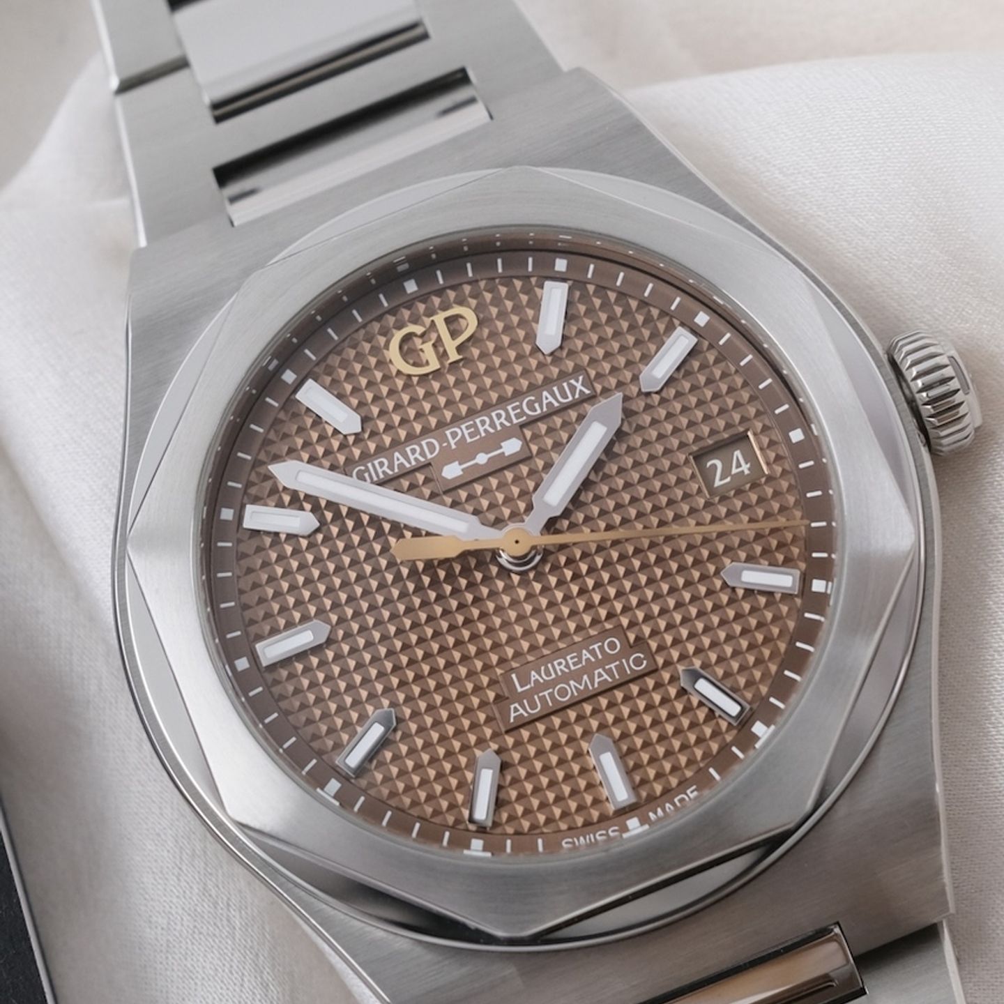 Girard-Perregaux Laureato 81005-11-3154-1CM - (2/8)