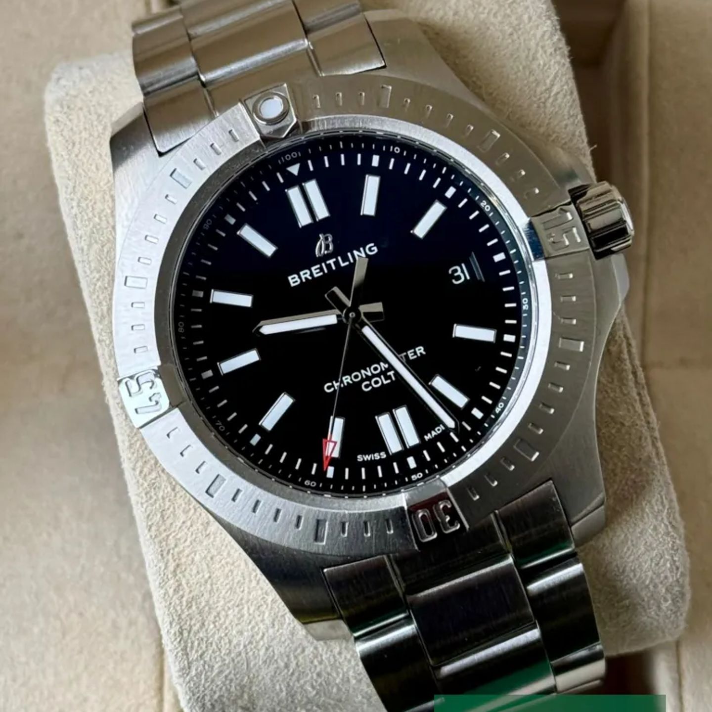 Breitling Colt A17388 (2019) - 44 mm Steel case (1/7)