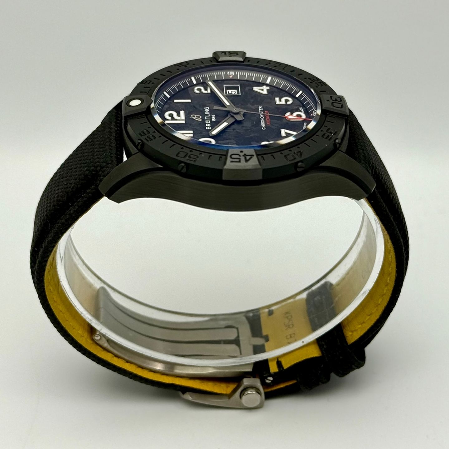 Breitling Avenger S17328101B1X1 (2024) - Black dial 42 mm Titanium case (14/16)