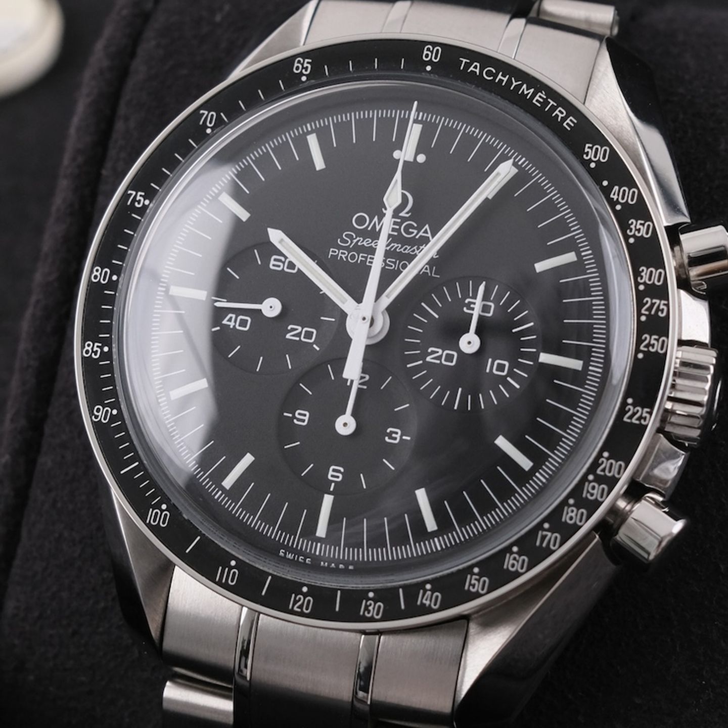 Omega Speedmaster Professional Moonwatch 311.30.42.30.01.005 (2020) - Black dial 42 mm Steel case (4/8)