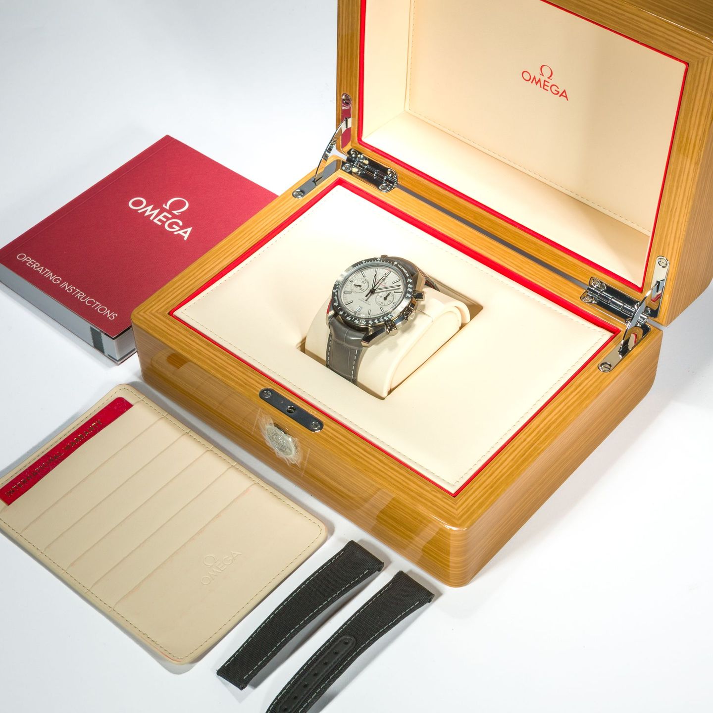 Omega Speedmaster 311.93.44.51.99.002 - (2/4)
