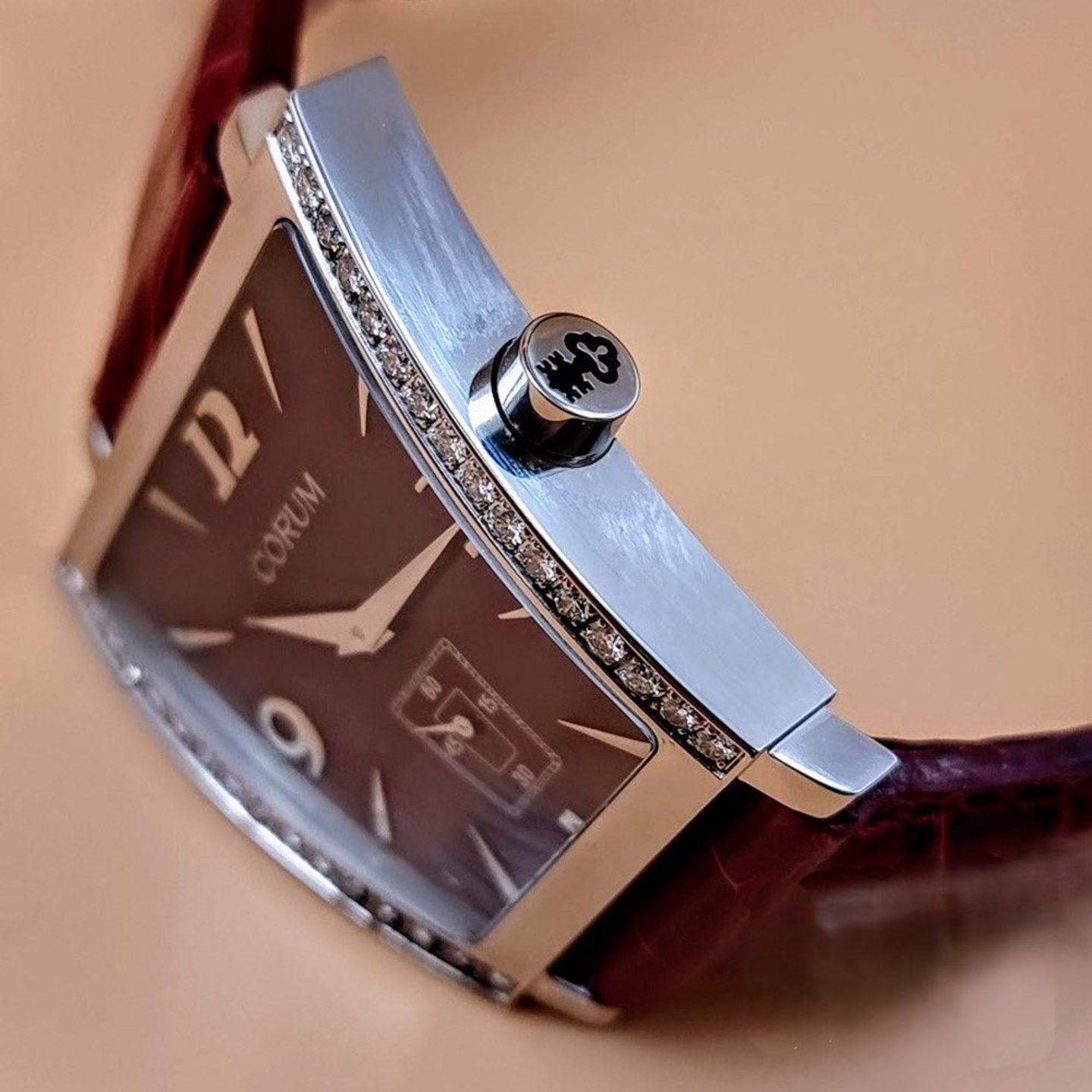 Corum Trapeze 106.406.47/0012 DP51 (2025) - Red dial Unknown Steel case (6/8)