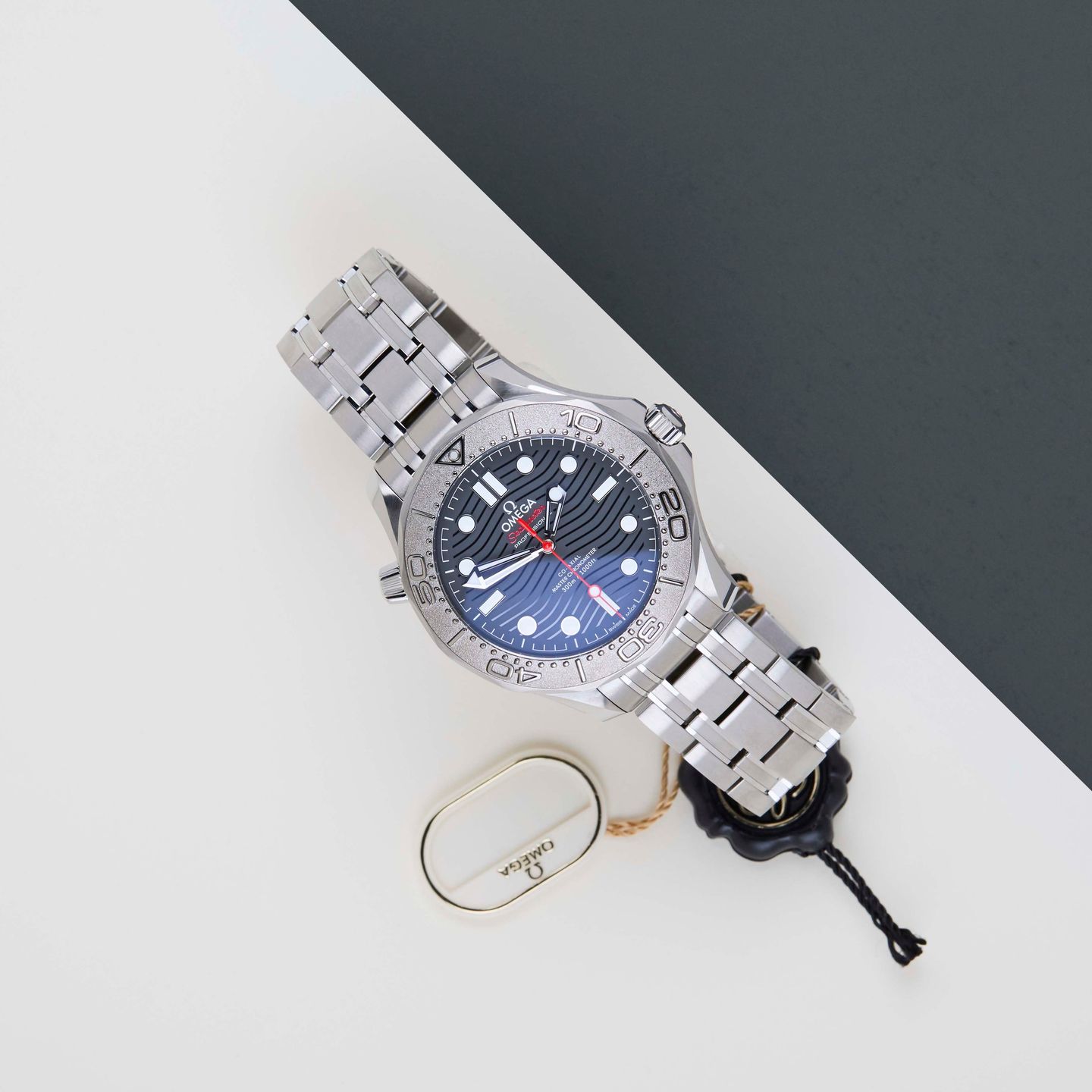 Omega Seamaster Diver 300 M 210.30.42.20.01.002 - (2/8)