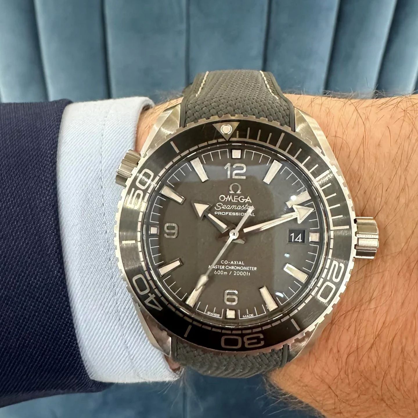 Omega Seamaster Planet Ocean 215.32.44.21.01.002 (2025) - Green dial 44 mm Steel case (3/4)