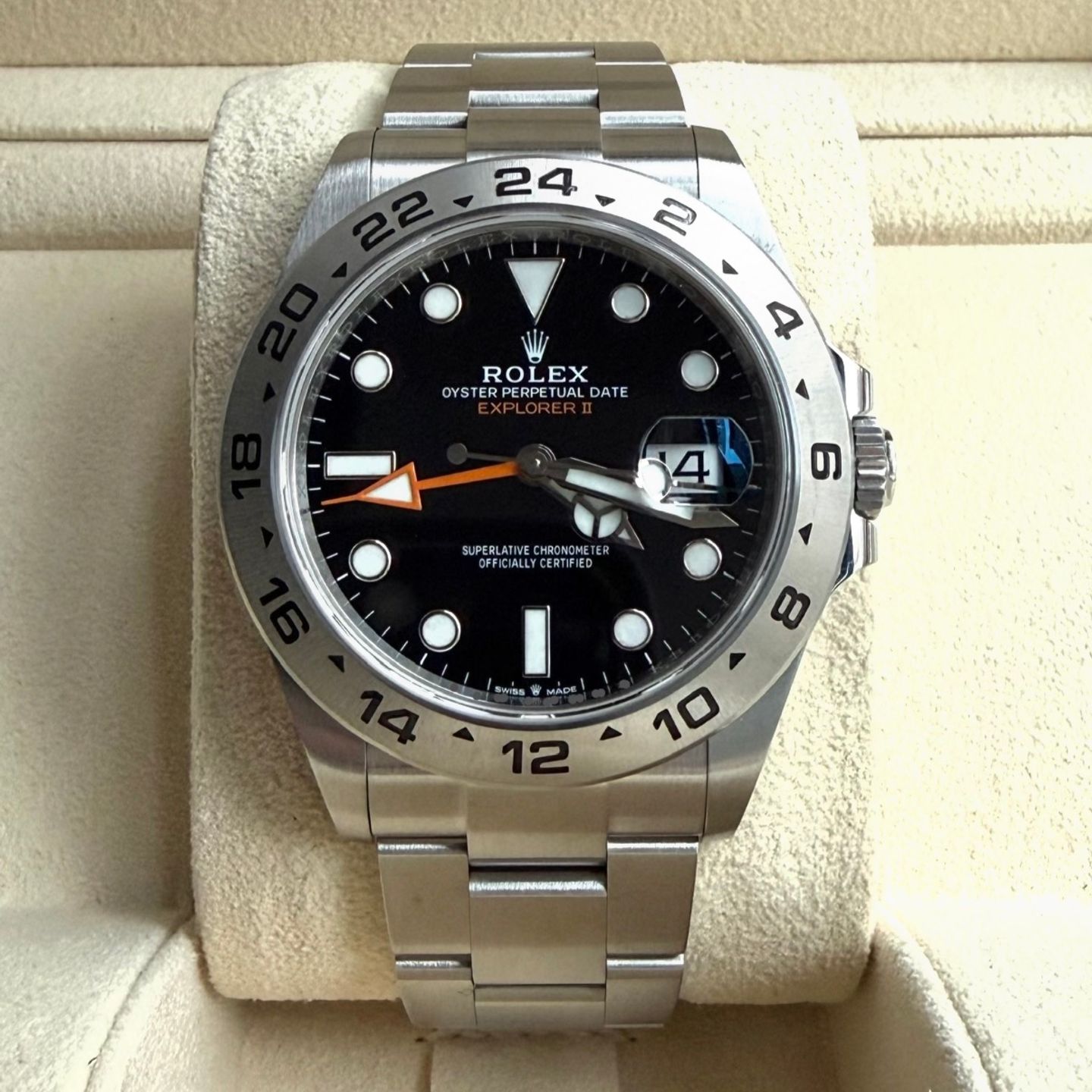 Rolex Explorer II 226570 (2024) - Black dial 42 mm Steel case (1/14)