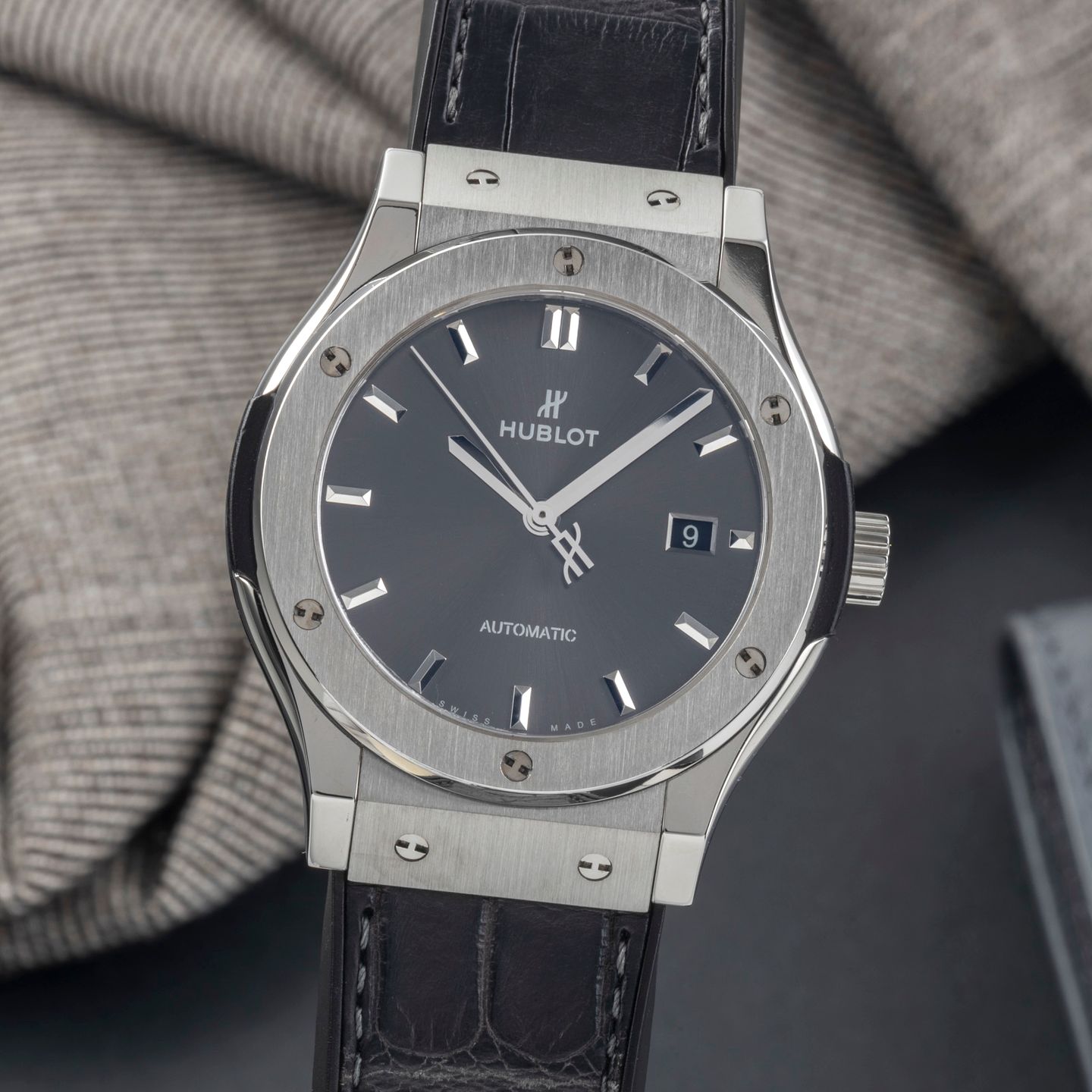 Hublot Classic Fusion Racing Grey 542.NX.7071.LR (Unknown (random serial)) - Grey dial 42 mm Titanium case (3/8)