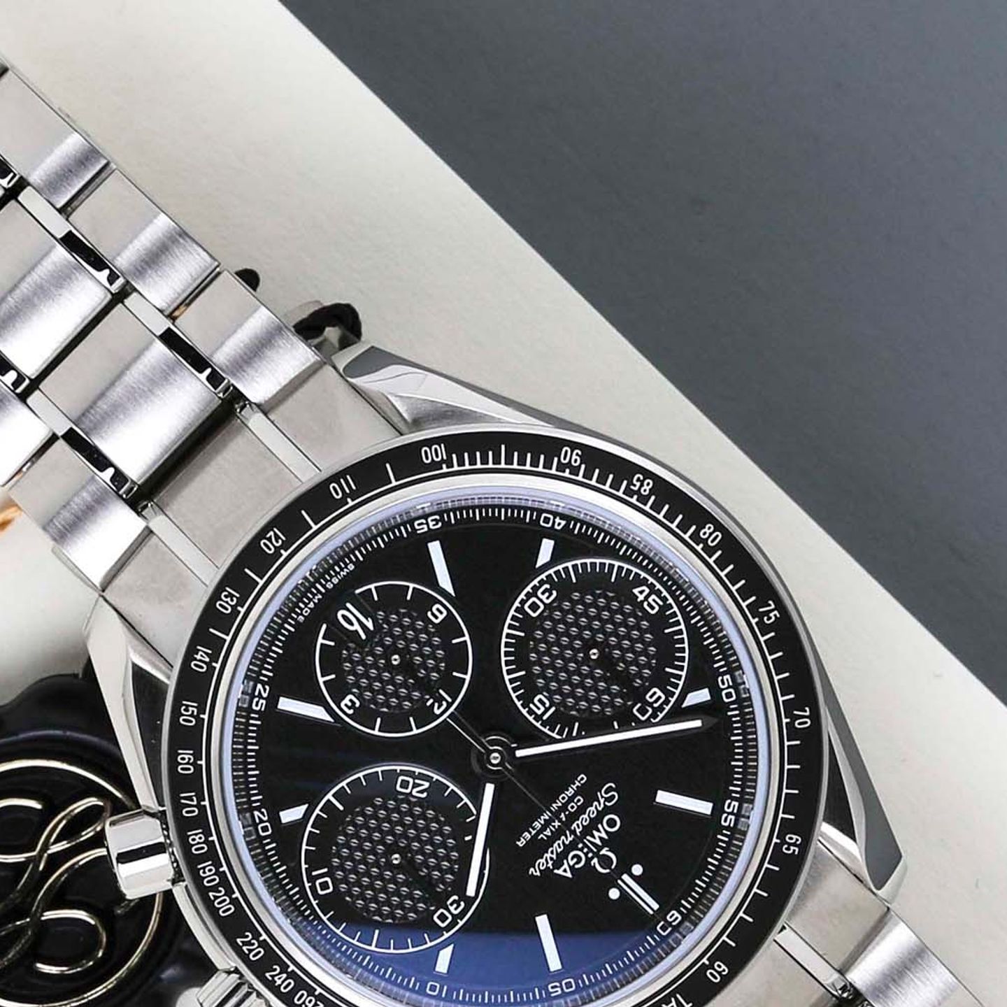 Omega Speedmaster Racing 326.30.40.50.01.001 - (4/8)