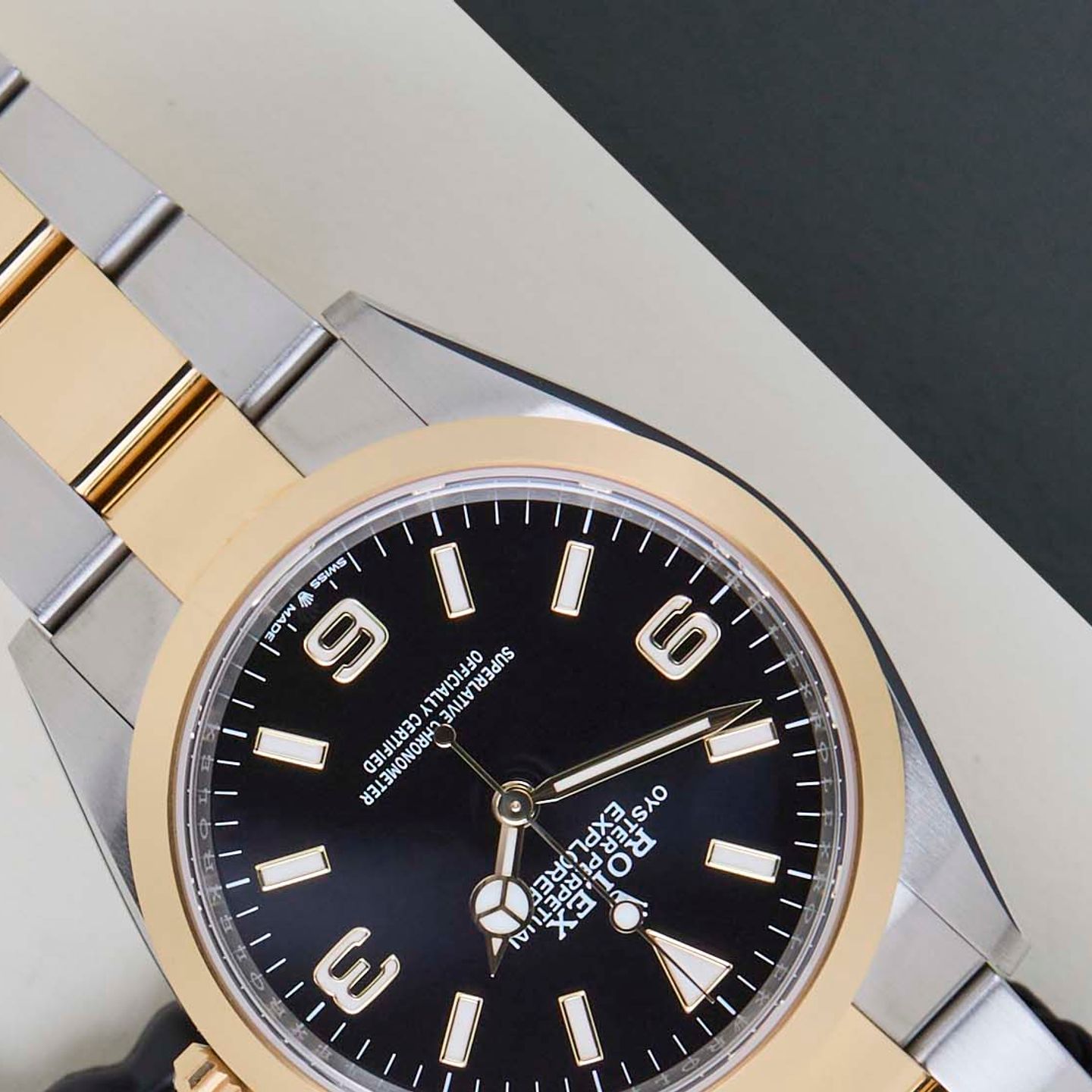 Rolex Explorer 124273 (2022) - Black dial 36 mm Gold/Steel case (4/8)