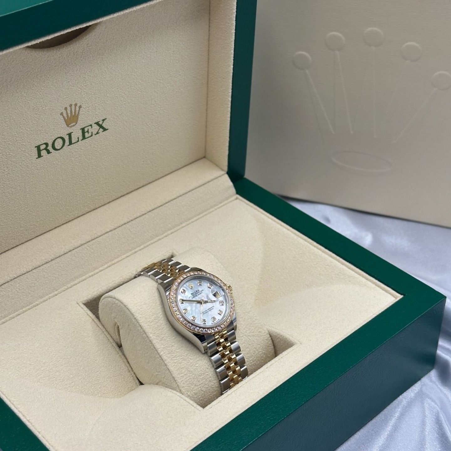 Rolex Lady-Datejust 279383RBR (2024) - Silver dial 28 mm Gold/Steel case (2/8)