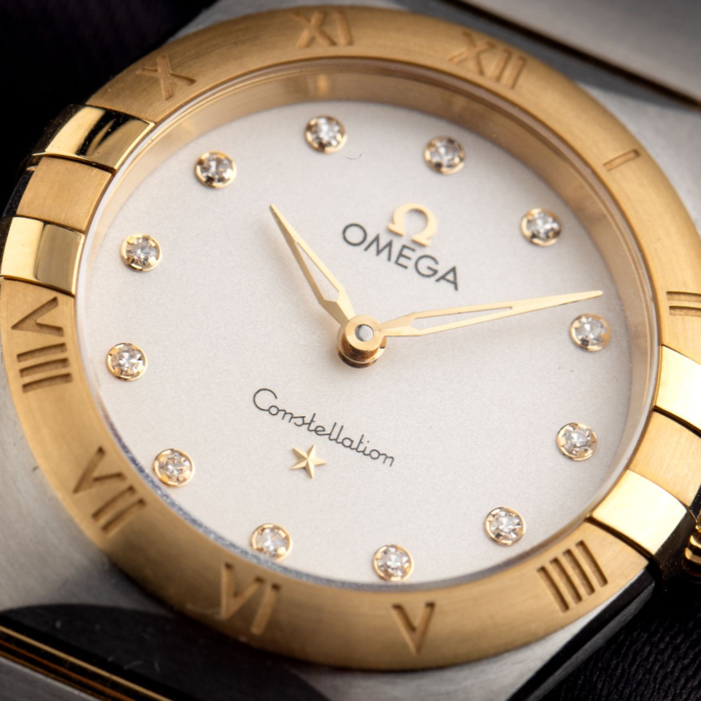 Omega Constellation Quartz 131.20.28.60.52.001 (2024) - Zilver wijzerplaat 28mm Staal (3/7)