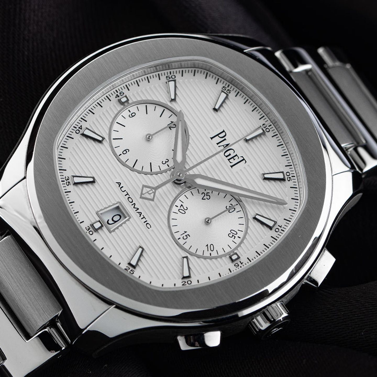 Piaget Polo S G0A41004 (2024) - Silver dial 43 mm Steel case (3/7)