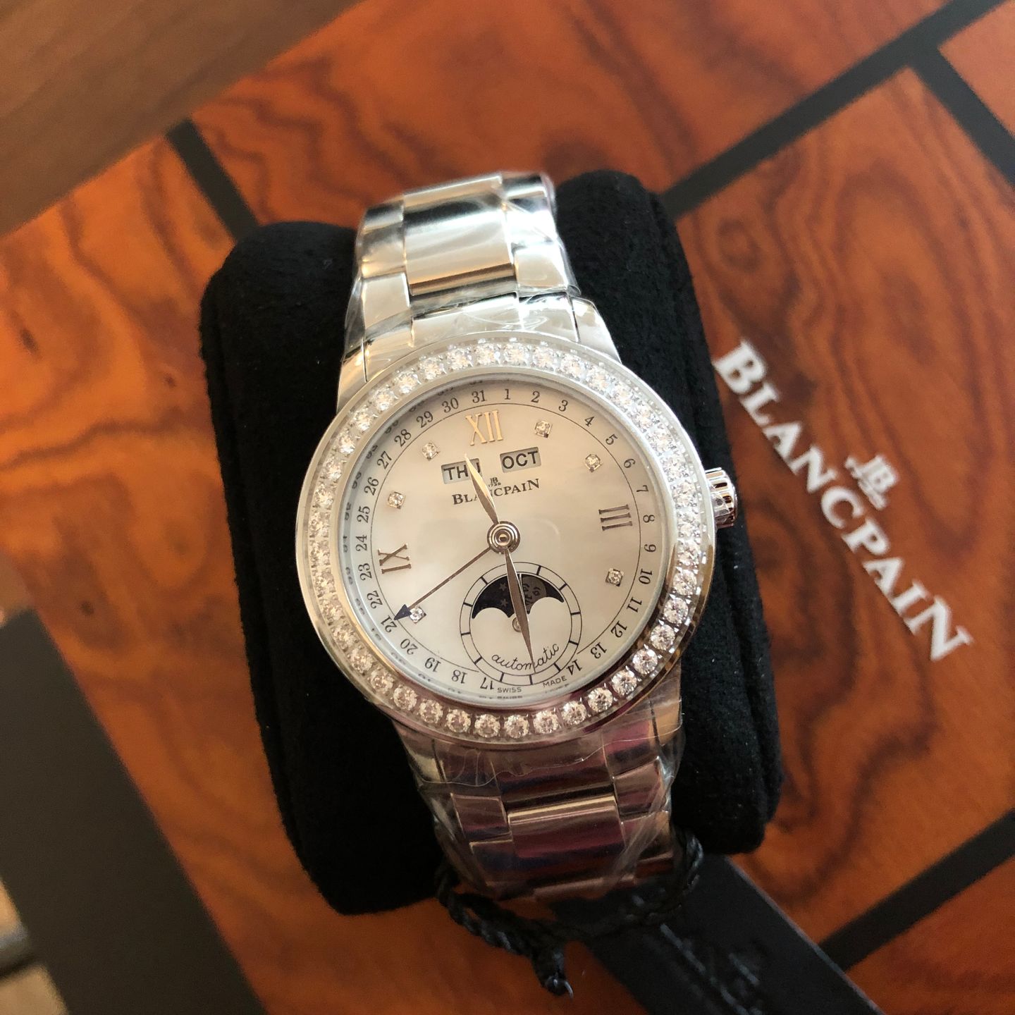 Blancpain Léman Moonphase 2360-4691A-71A (2022) - Pearl dial 34 mm Steel case (2/8)