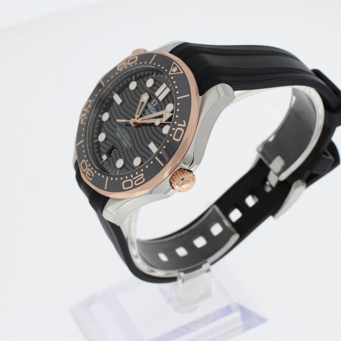 Omega Seamaster Diver 300 M 210.22.42.20.01.002 (2025) - Black dial 42 mm Steel case (2/4)