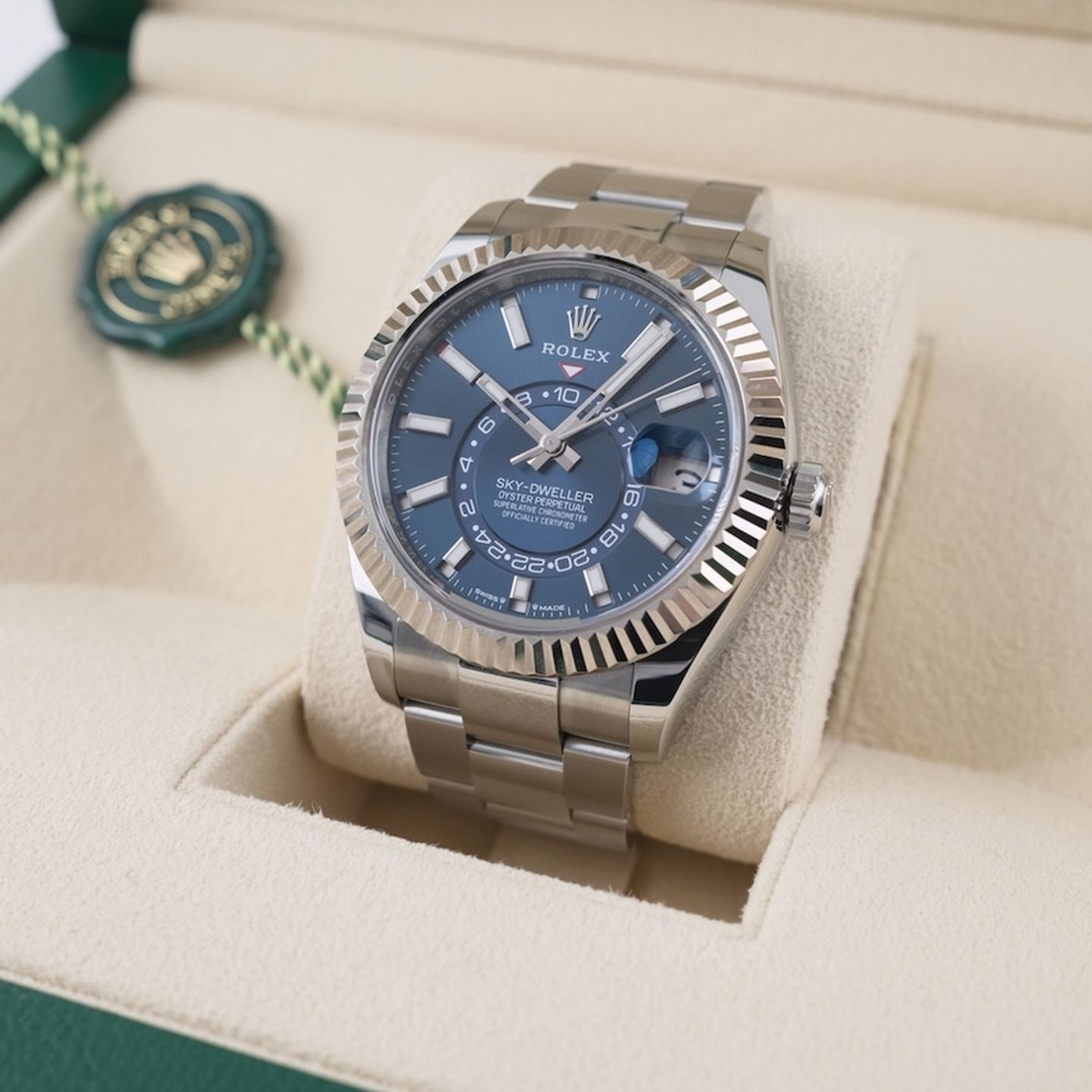 Rolex Sky-Dweller 336934 (2024) - 42 mm Steel case (2/8)
