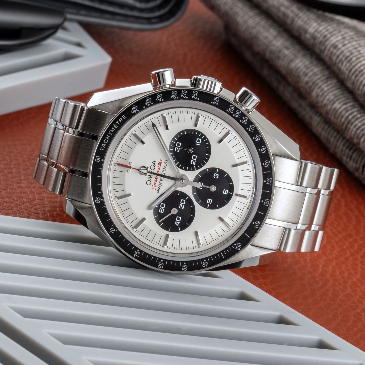 Omega Speedmaster Professional Moonwatch 522.30.42.30.04.001 (Onbekend (willekeurig serienummer)) - Wit wijzerplaat 42mm Staal (2/8)