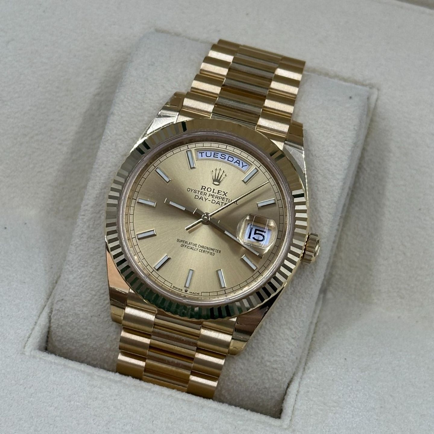 Rolex Day-Date 40 228238 (2024) - Champagne wijzerplaat 40mm Geelgoud (8/8)