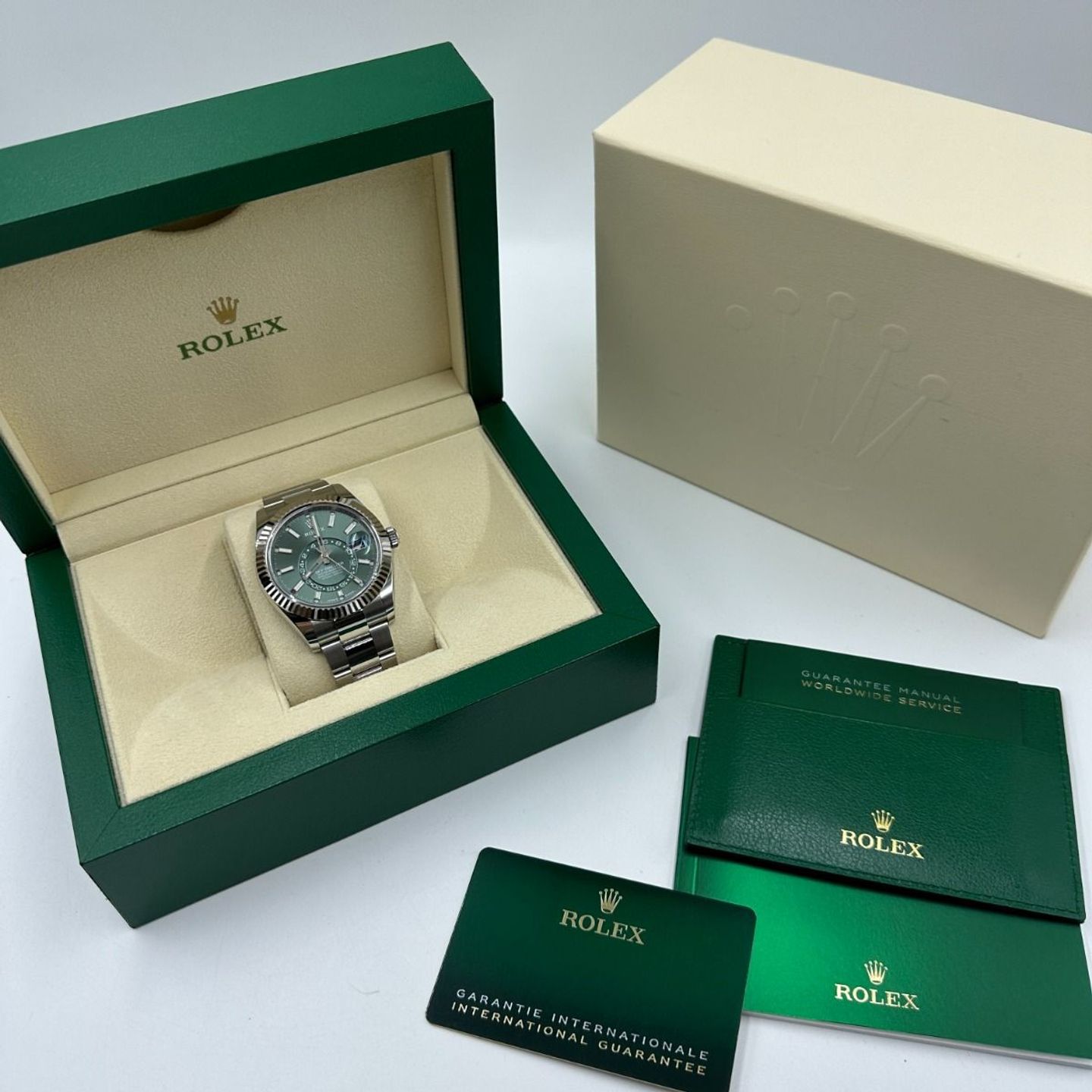 Rolex Sky-Dweller 336934 (2024) - Green dial 42 mm Gold/Steel case (2/8)