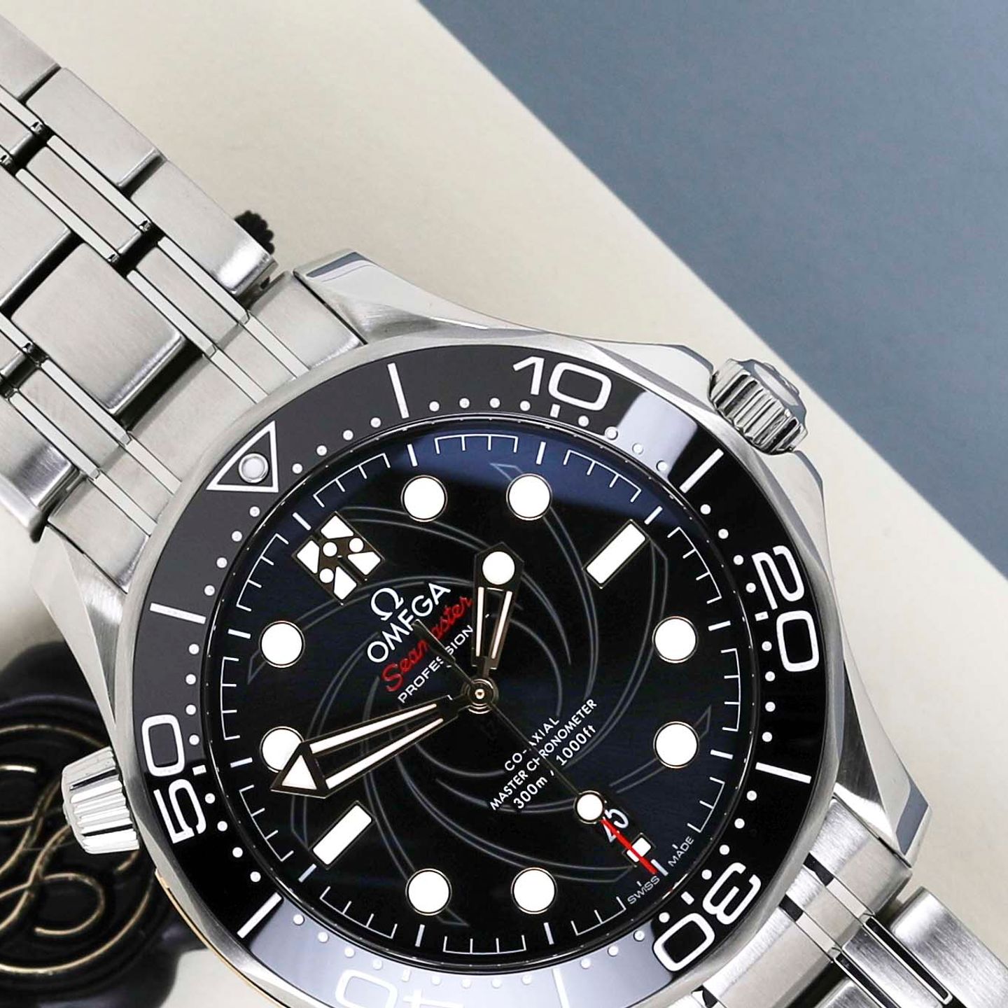 Omega Seamaster Diver 300 M 210.22.42.20.01.004 (2020) - Zwart wijzerplaat 42mm Staal (3/8)