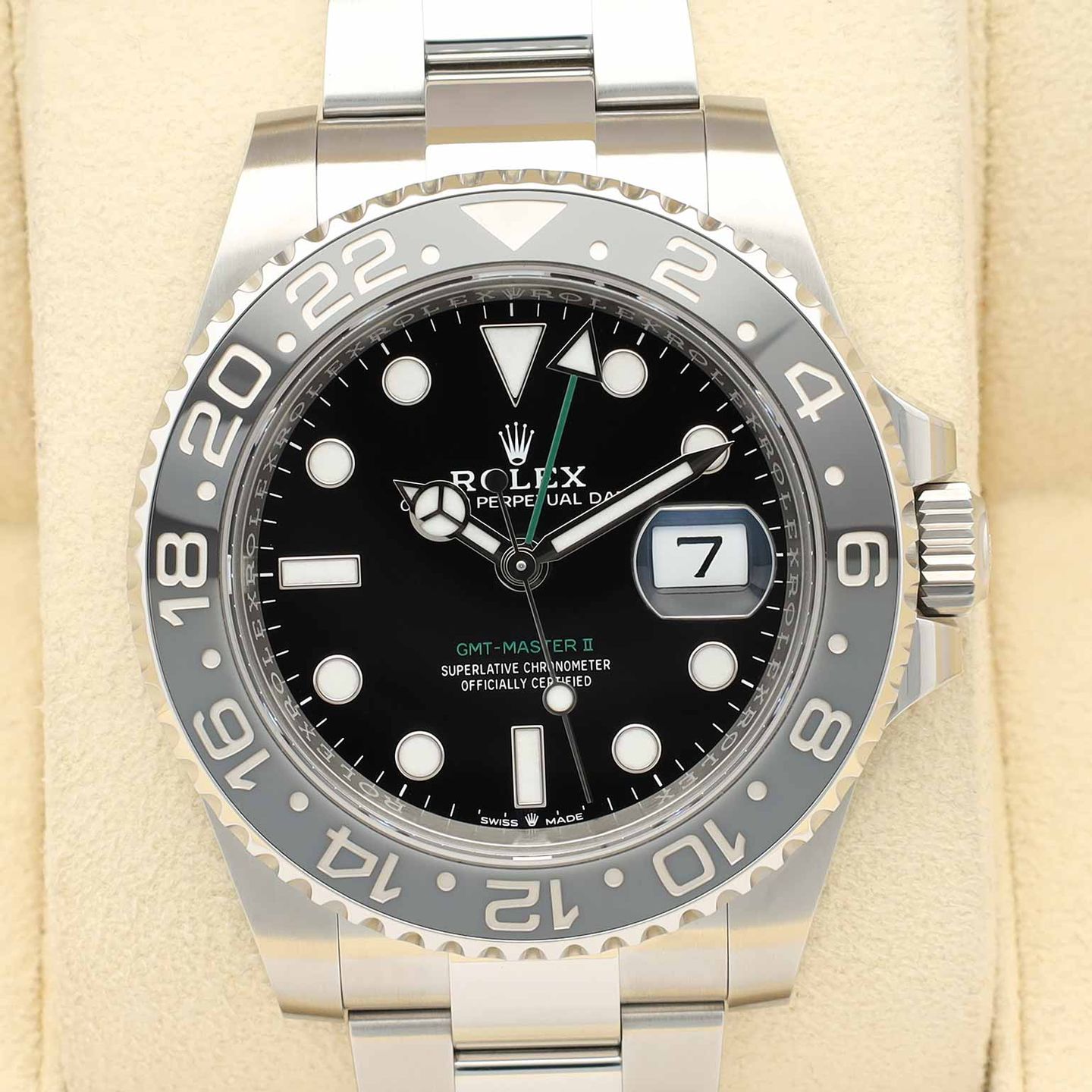 Rolex GMT-Master II 126710GRNR (2026) - Black dial 40 mm Steel case (1/8)