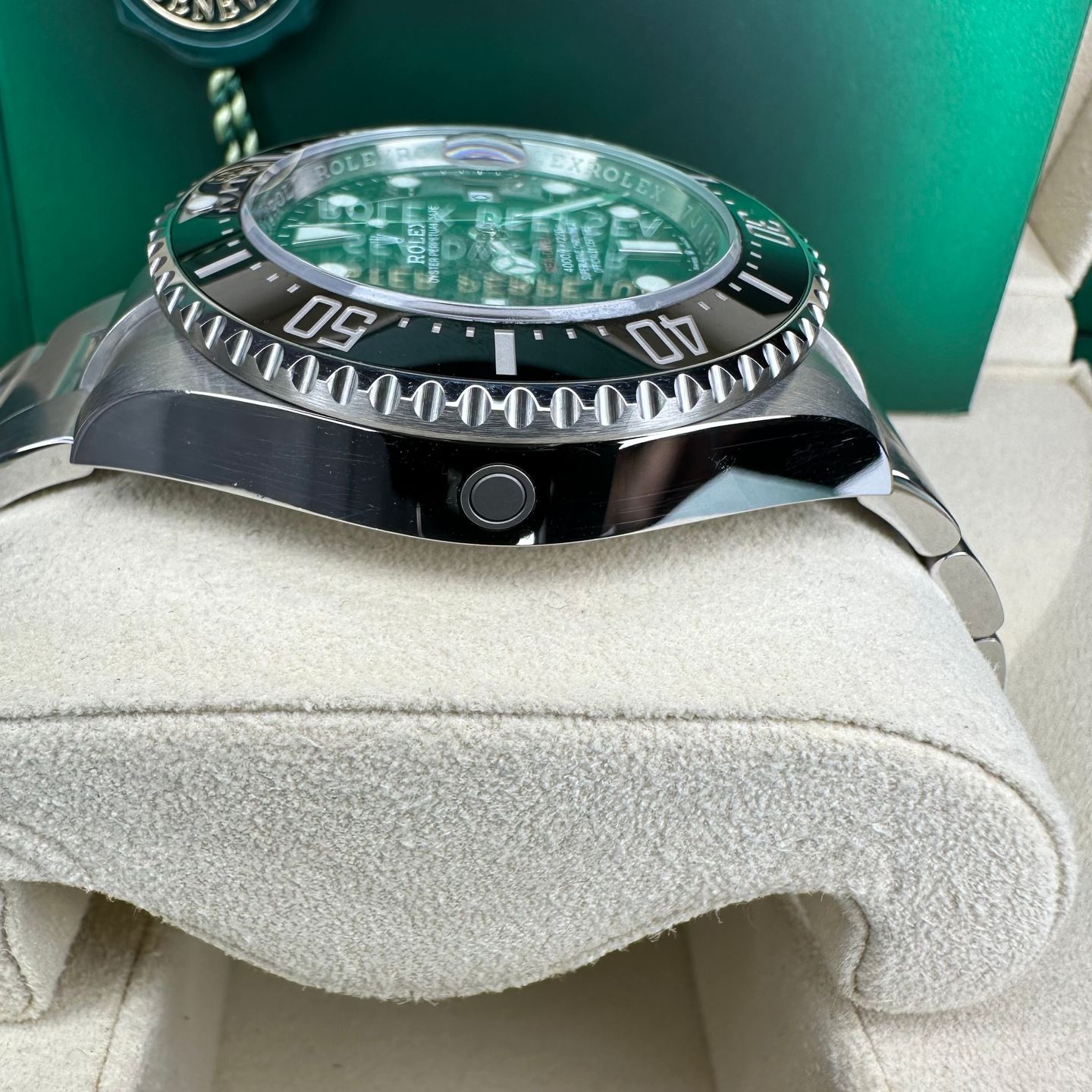 Rolex Sea-Dweller 126600 (2021) - Black dial 43 mm Steel case (4/8)