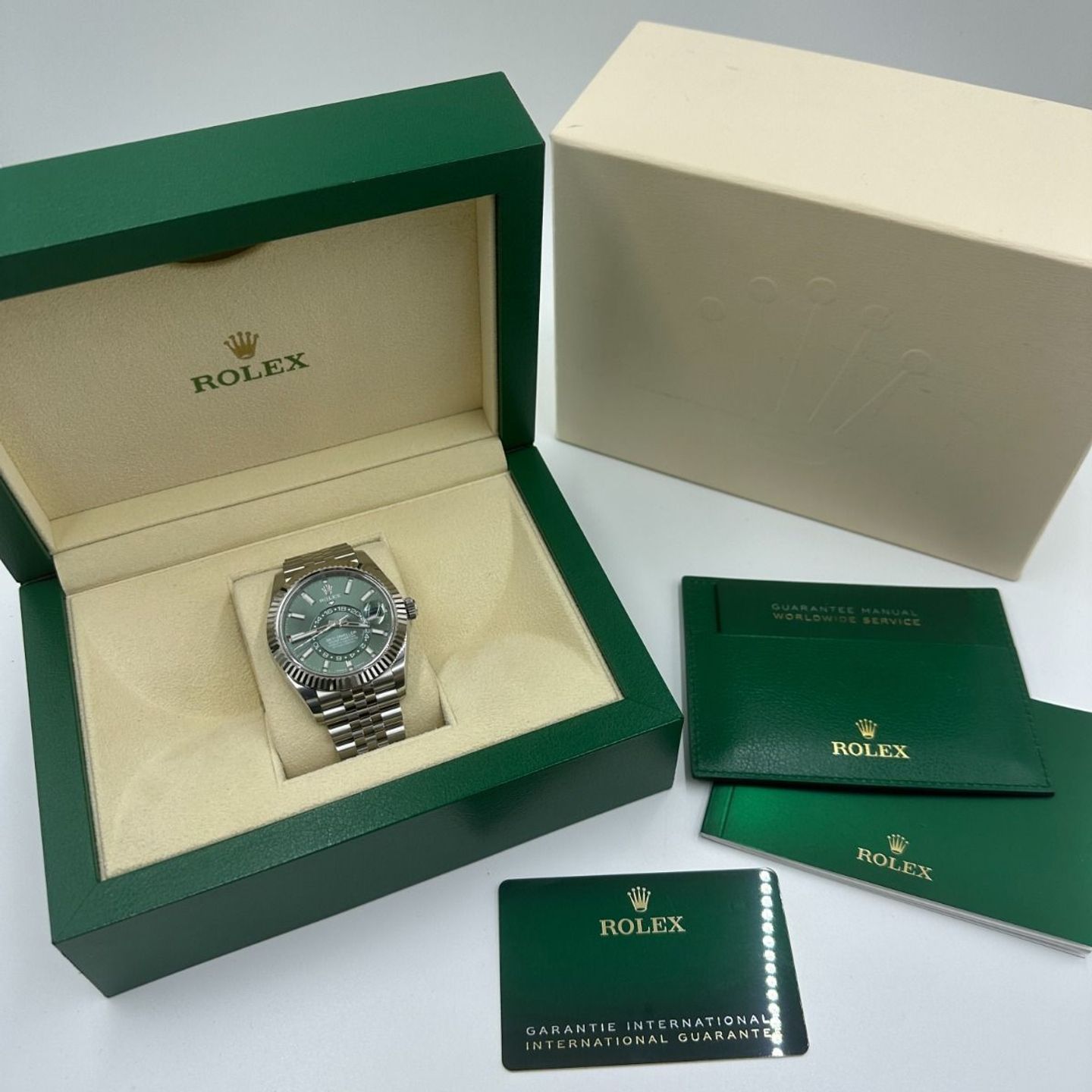 Rolex Sky-Dweller 336934 (2024) - Groen wijzerplaat 42mm Goud/Staal (2/8)