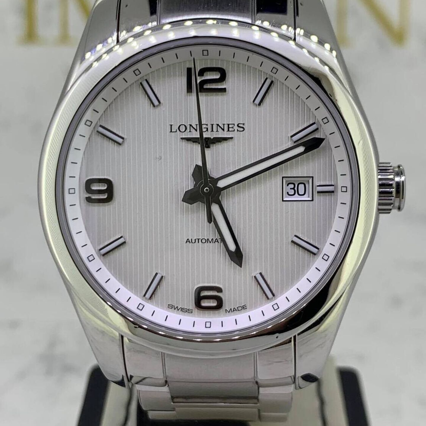 Longines Conquest Classic L2.785.4.76.3 (2021) - Silver dial 40 mm Steel case (1/8)