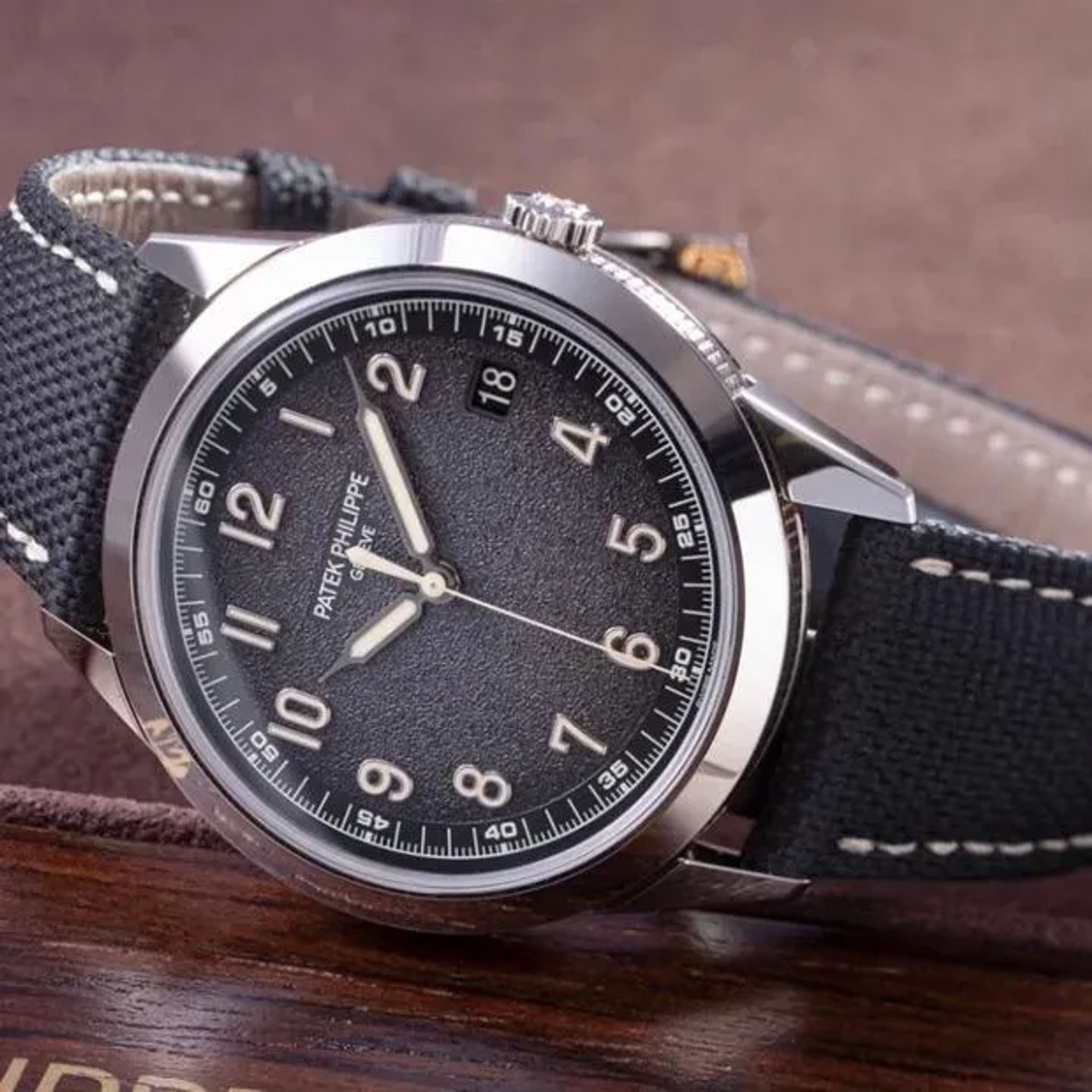 Patek Philippe Calatrava 5226G-001 - (1/6)