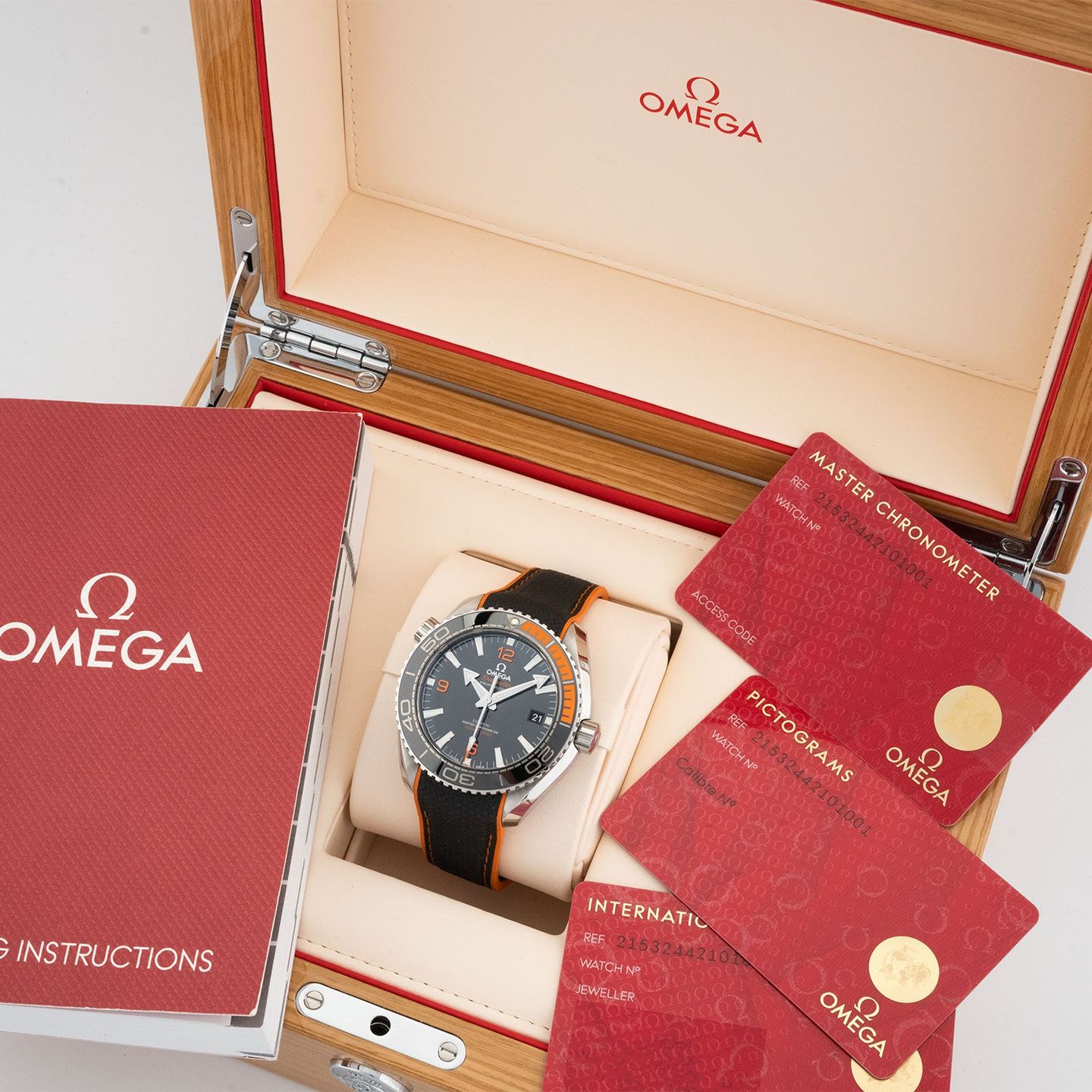 Omega Seamaster Planet Ocean 215.32.44.21.01.001 (2019) - Black dial 44 mm Steel case (4/6)