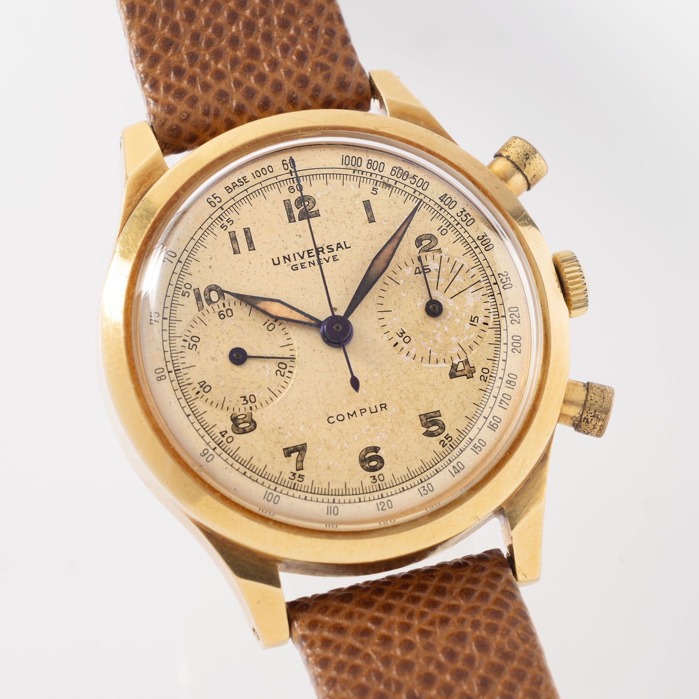 Universal Genève Vintage 12482 (1940) - Champagne dial 38 mm Yellow Gold case (1/8)