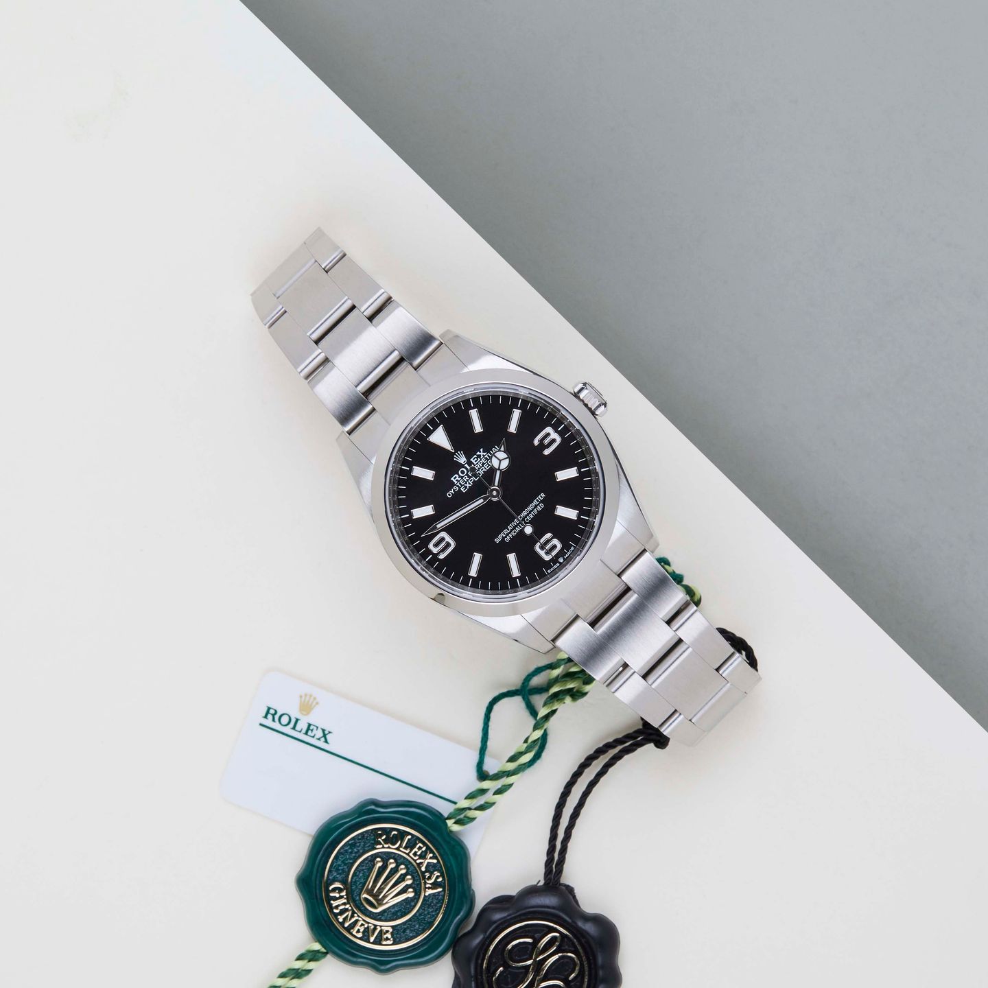 Rolex Explorer 124270 (2023) - Zwart wijzerplaat 36mm Staal (2/8)