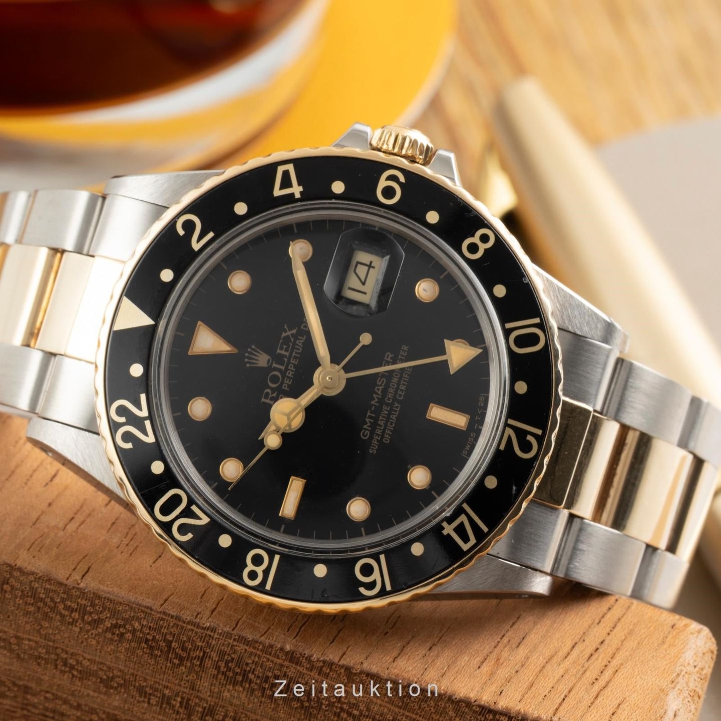 Rolex GMT-Master 16753 (1985) - Black dial 40 mm Gold/Steel case (2/8)