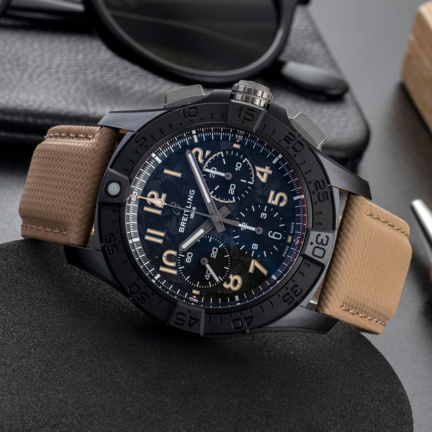 Breitling Avenger SB0146101B1X1 (2026) - Zwart wijzerplaat 42mm Keramiek (2/8)