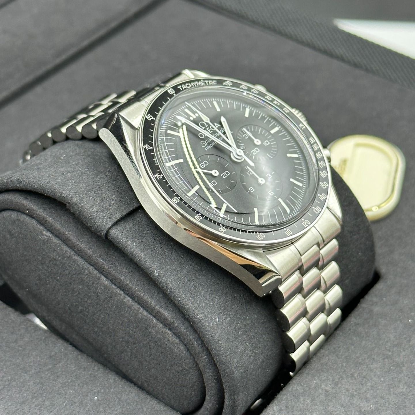 Omega Speedmaster Professional Moonwatch 310.30.42.50.01.001 (2024) - Black dial 42 mm Steel case (6/8)