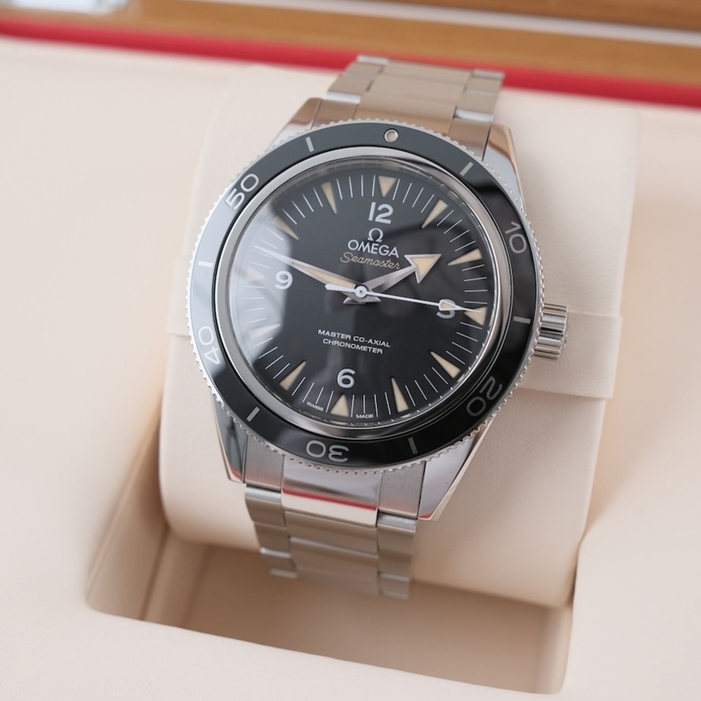 Omega Seamaster 300 233.30.41.21.01.001 - (2/8)