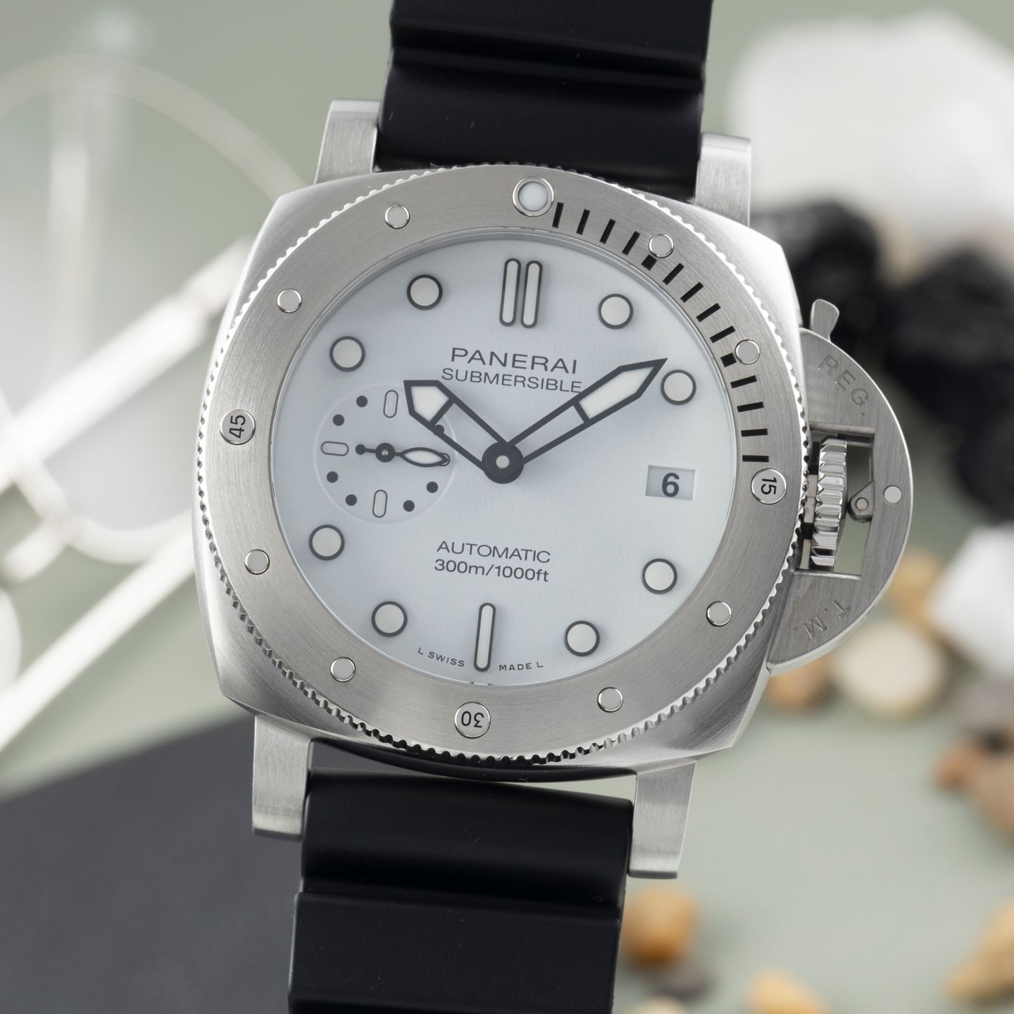 Panerai Luminor Submersible PAM01223 (2022) - White dial 42 mm Steel case (3/8)