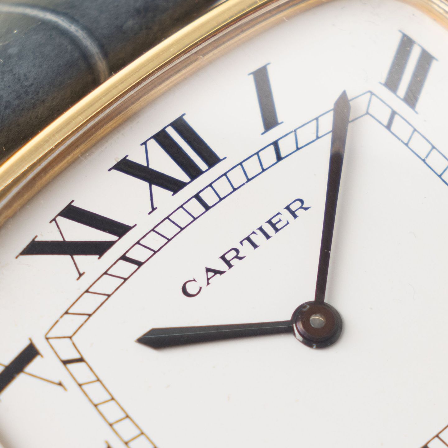 Cartier Vintage 9705 (1970) - White dial 35 mm Yellow Gold case (8/8)