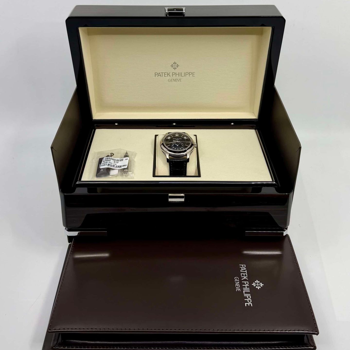 Patek Philippe Annual Calendar 5205G-013 - (4/8)