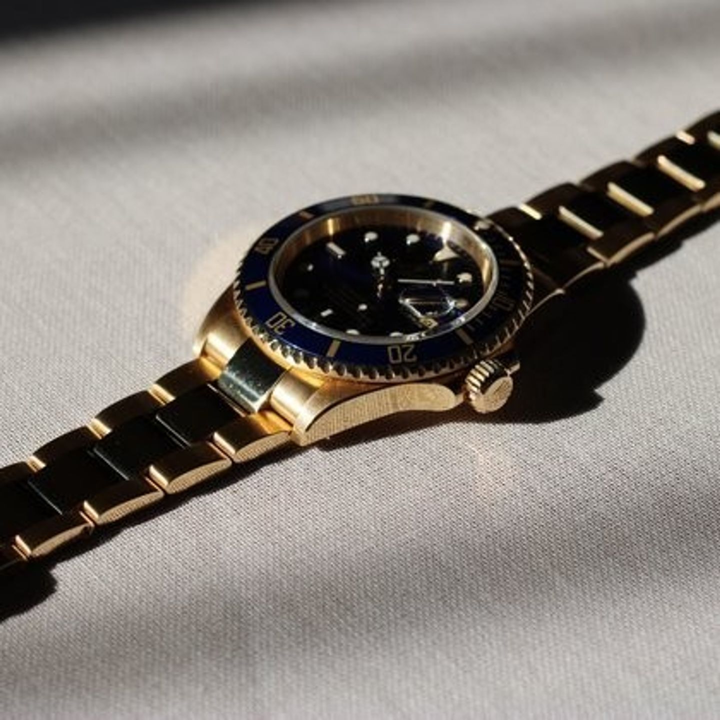 Rolex Submariner Date 16618 (2005) - Blue dial 40 mm Yellow Gold case (5/7)