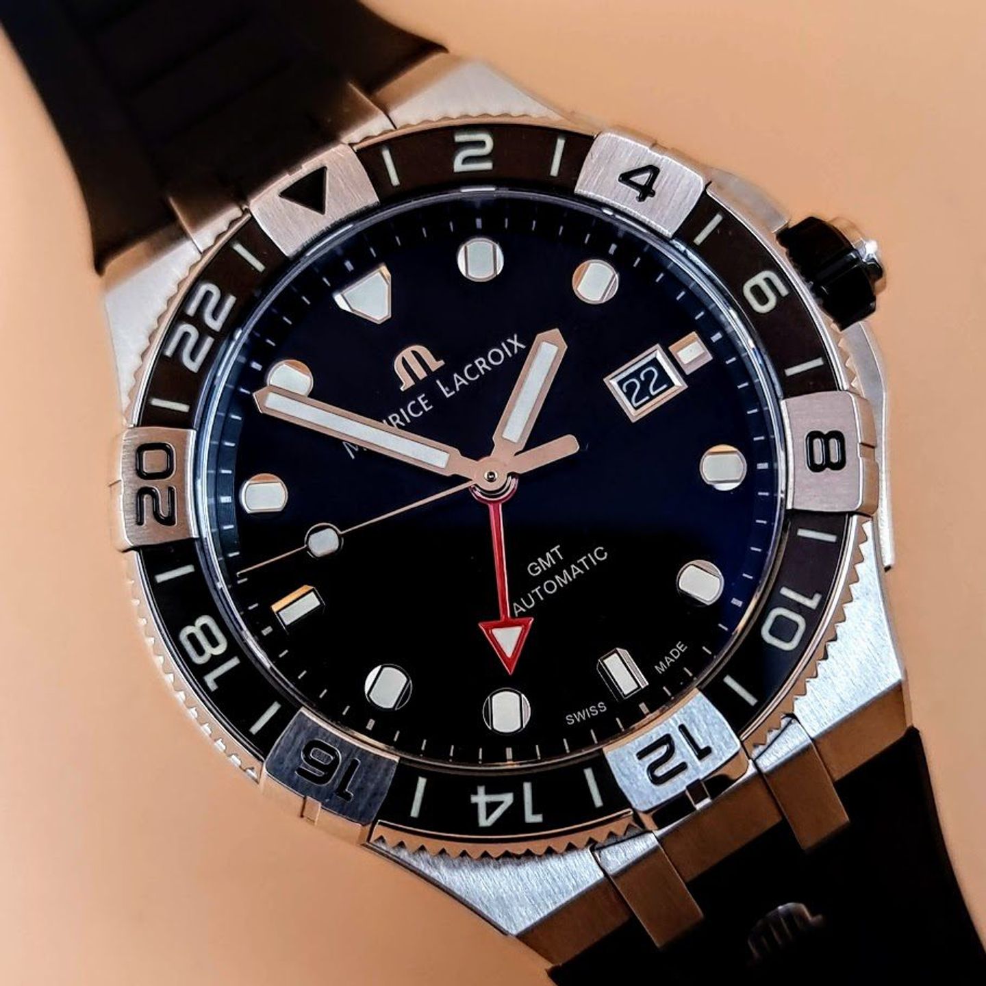 Maurice Lacroix Aikon AI6158-SS001-330-2 (Unknown (random serial)) - Black dial 43 mm Steel case (2/8)