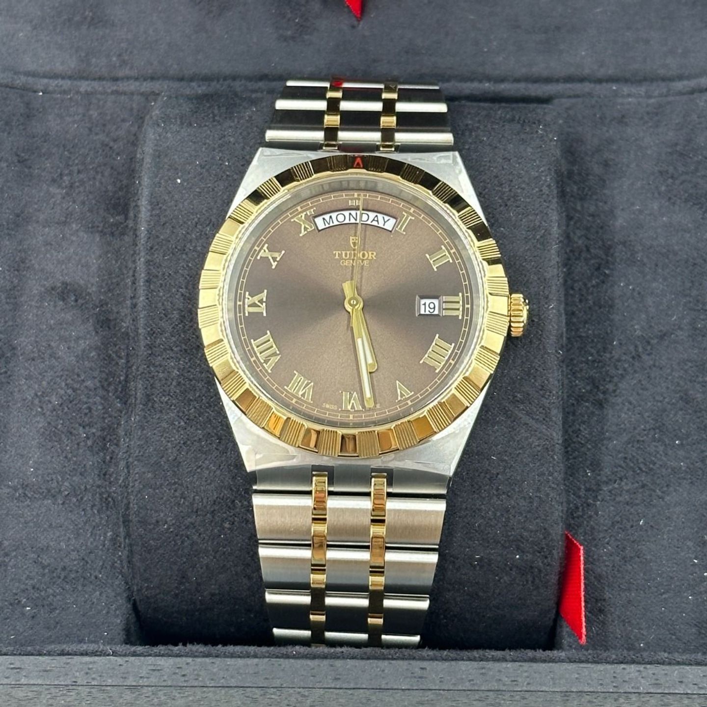 Tudor Royal 28603-0007 (2023) - Bruin wijzerplaat 41mm Staal (5/8)